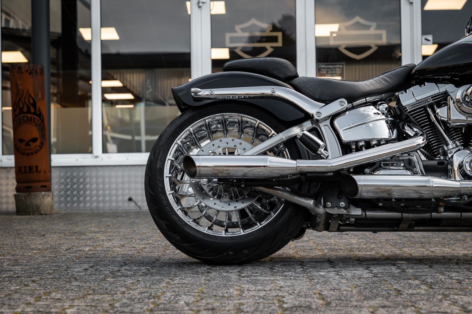Fahrzeugabbildung Harley-Davidson CVO BREAKOUT FXSBSE -Jekill&Hyde