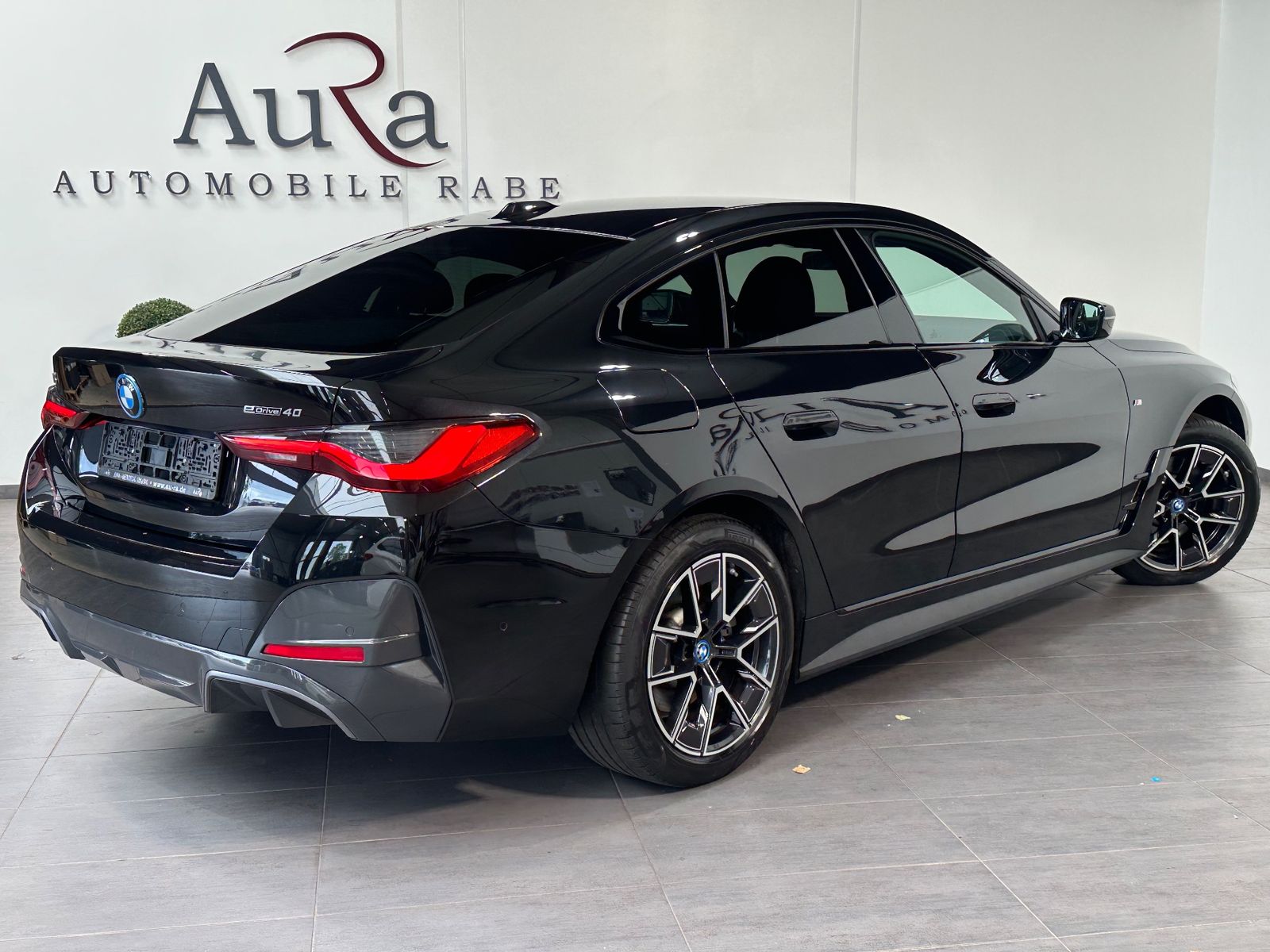 Fahrzeugabbildung BMW i4 eDrive40 Gran Coupé M-Sport NAV+LED+PANO+AHK