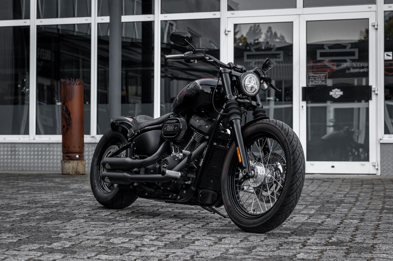Fahrzeugabbildung Harley-Davidson FXBBS STREET BOB Softail 114 CUI - JEKILL&HYDE