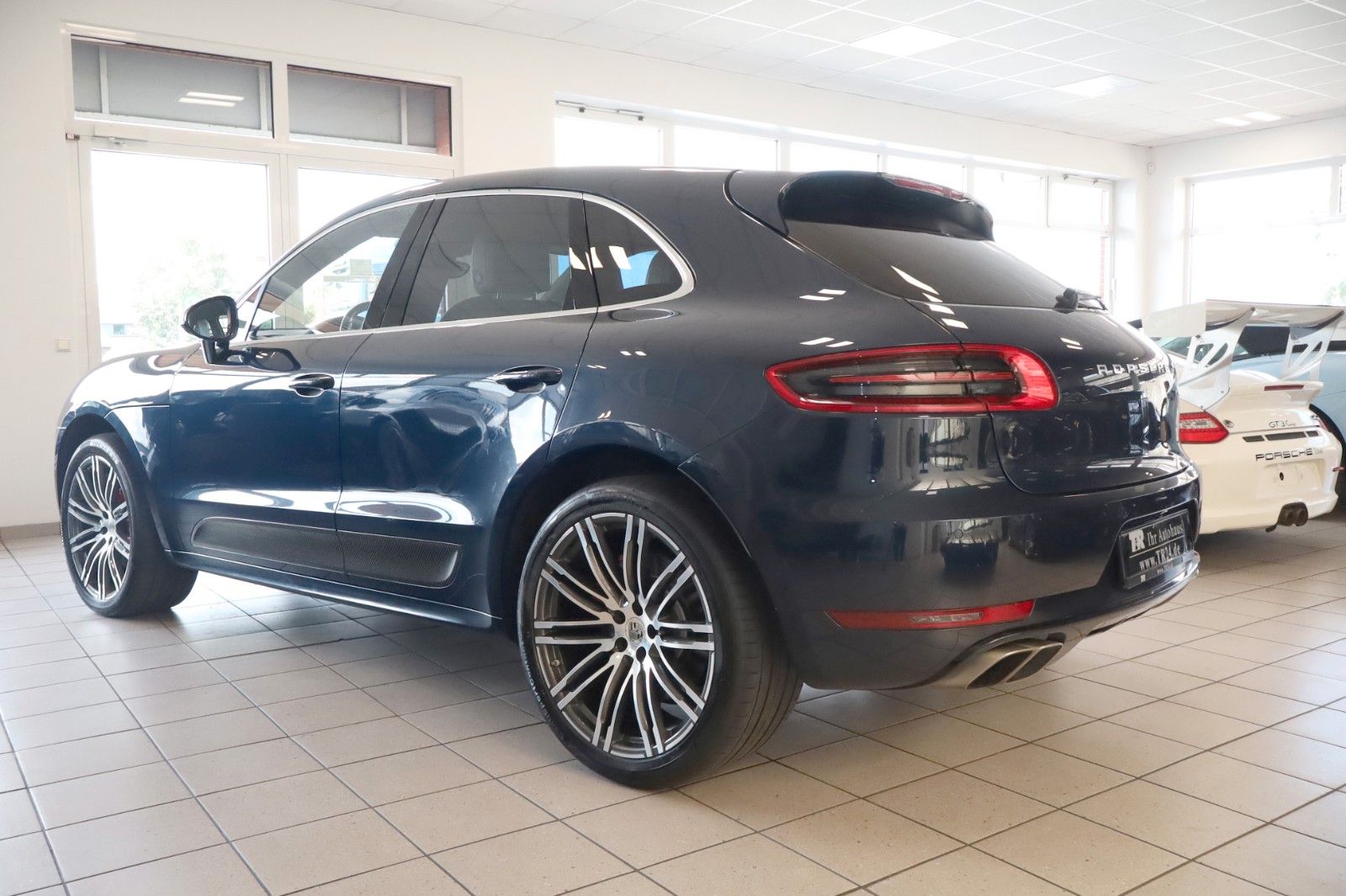 Fahrzeugabbildung Porsche Macan Turbo SportDesign/Luftfederung/ Carbon/LED