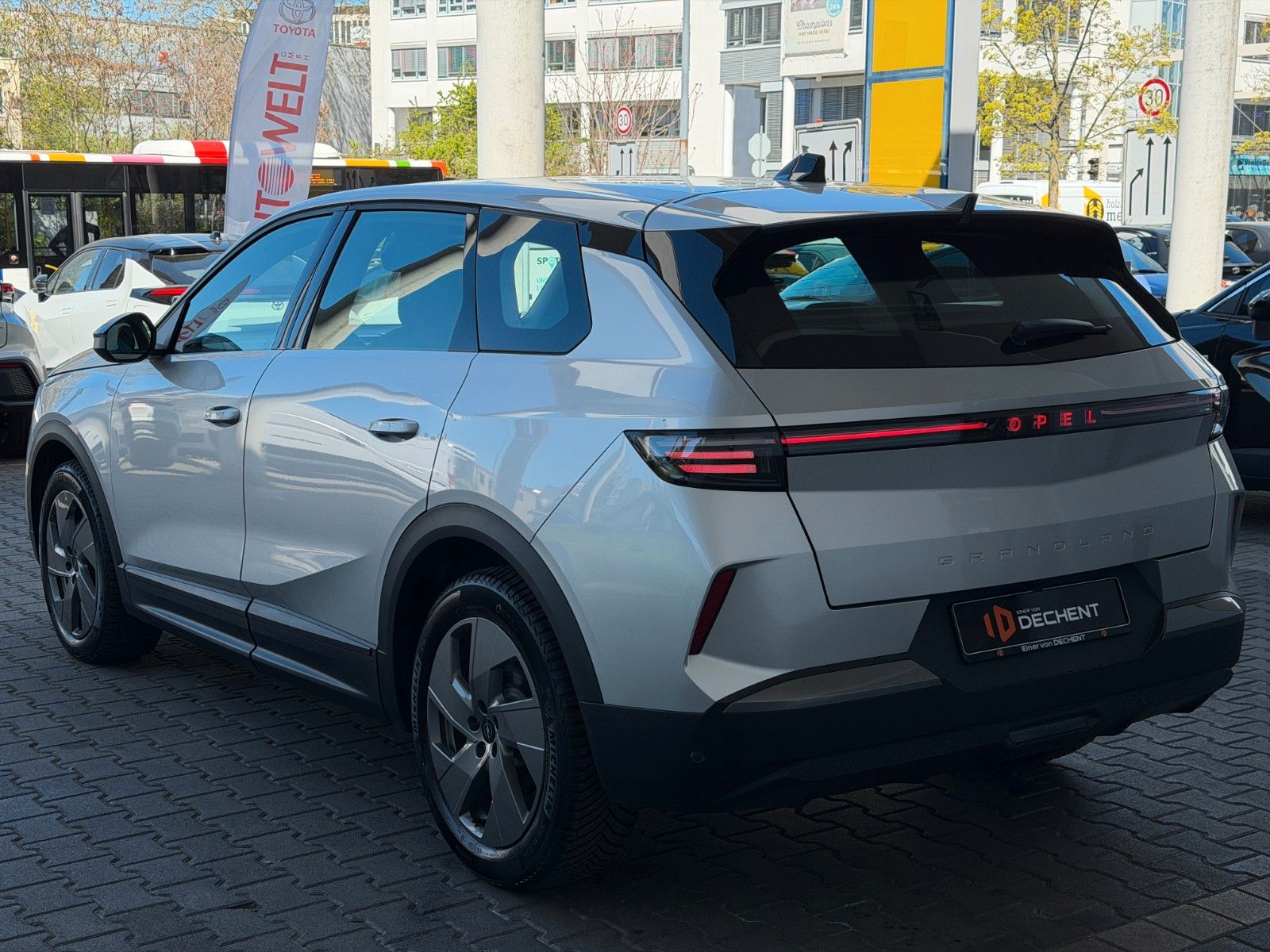 Fahrzeugabbildung Opel Grandland Edition 136PS Hybrid LED/Navi/Kamera!