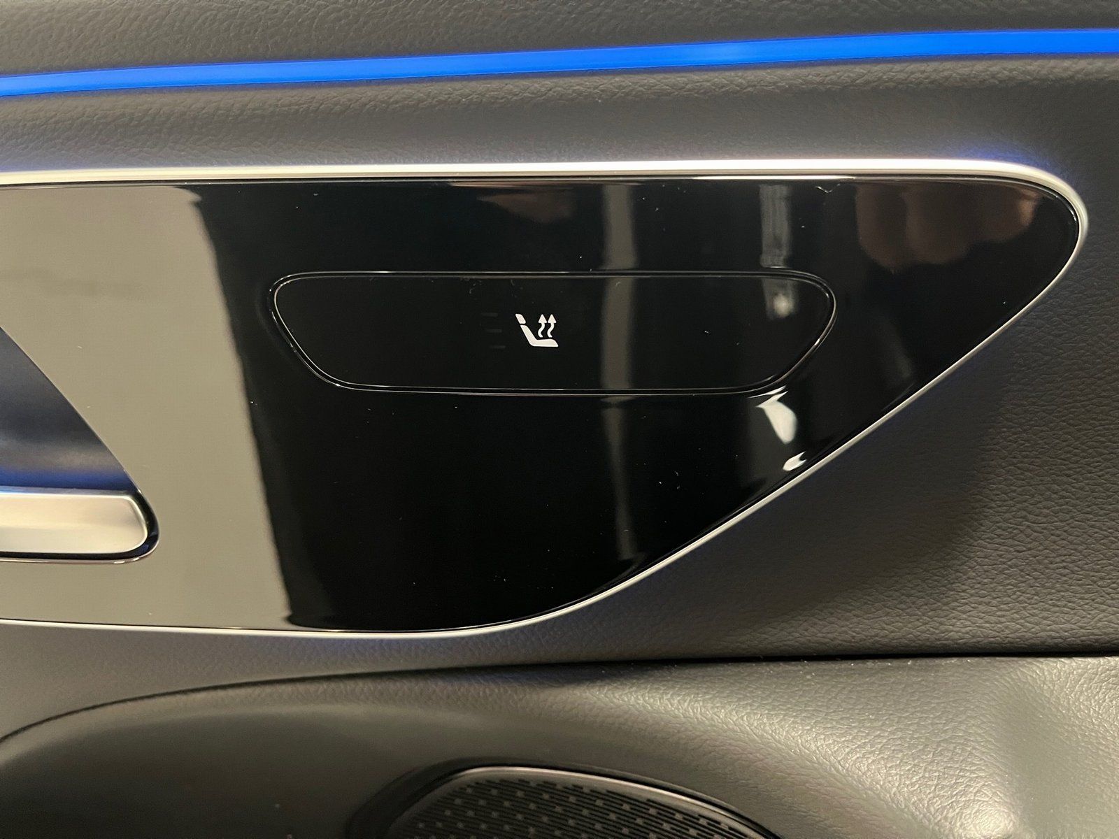 Fahrzeugabbildung Mercedes-Benz E 220 T d Avantgarde*LED*Kamera*Totwinkel*Distro