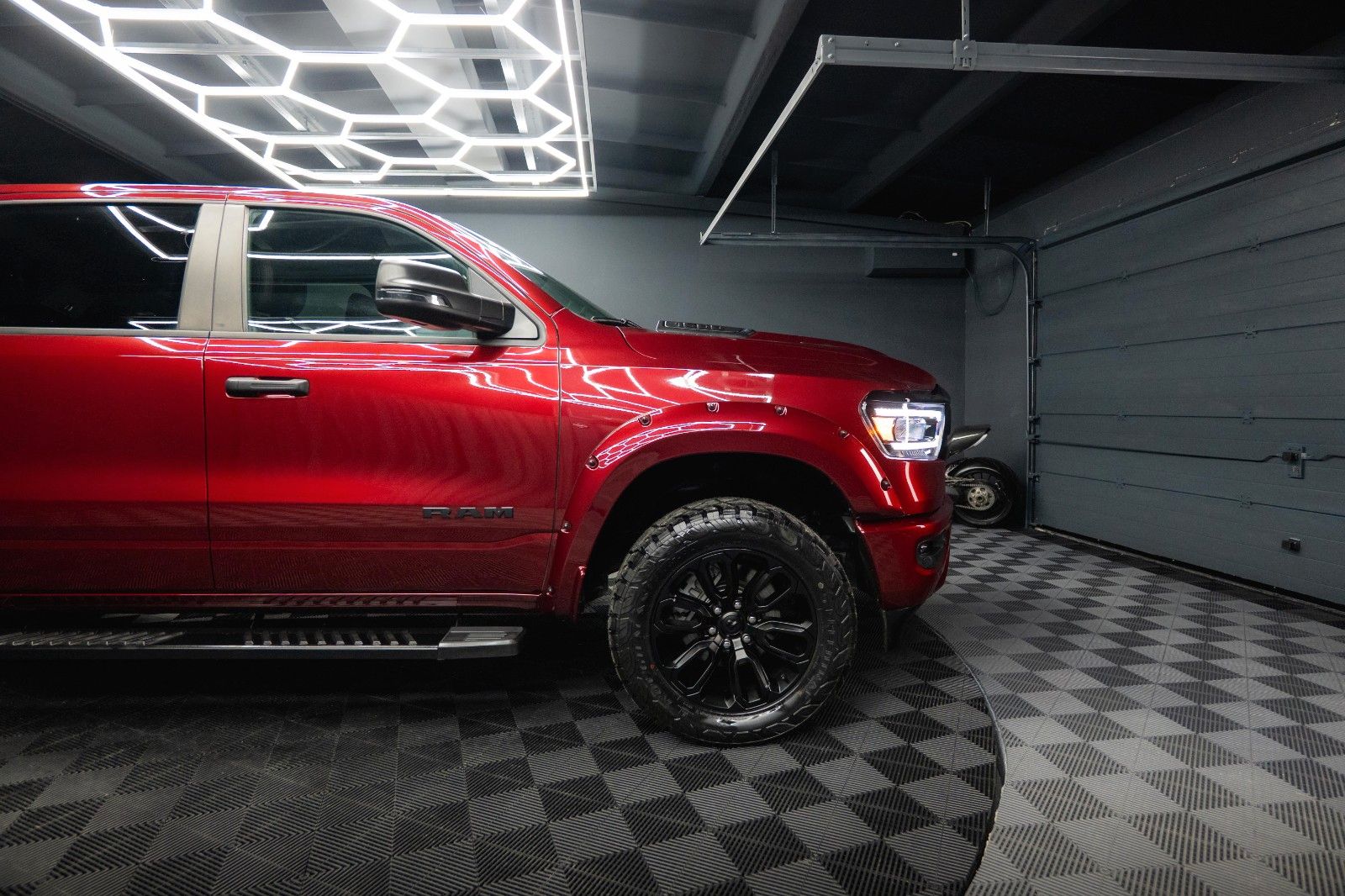 Fahrzeugabbildung Dodge RAM 5.7 V8 HEMI 4x4 OFFROAD NIGHT-Edition LED