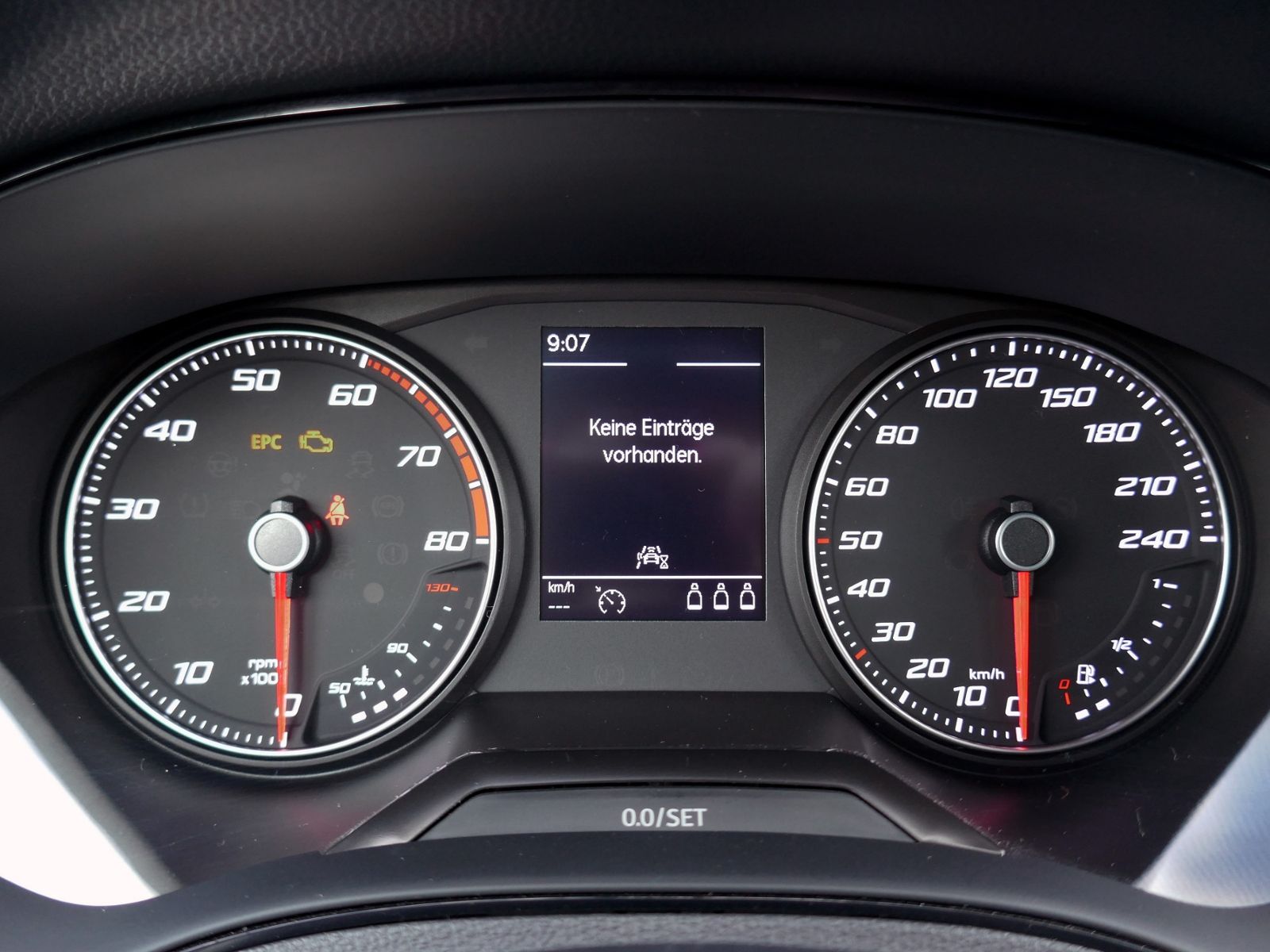 Fahrzeugabbildung SEAT Arona FR 1.0 TSI | RFK GRA