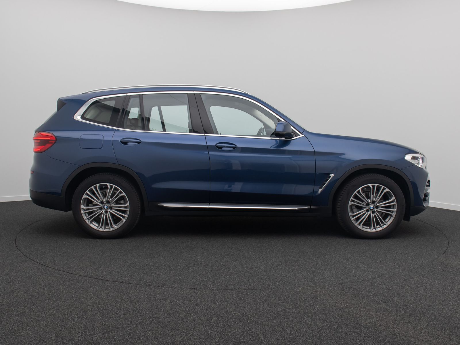 Fahrzeugabbildung BMW X3 xD20d LuxuryLine Alarm DAB Sport Leder 19Zoll