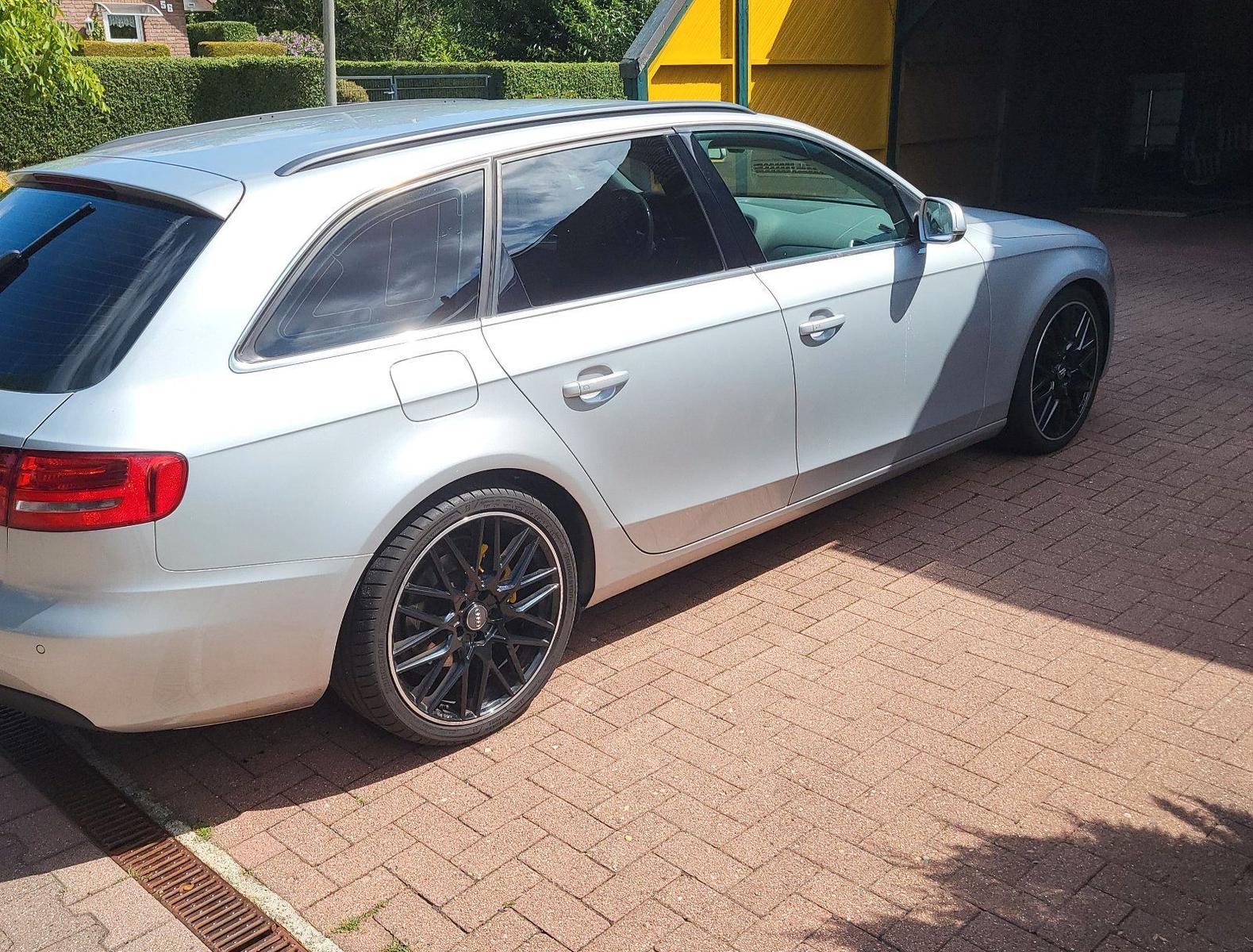 Audi A4 2010 — photo 13