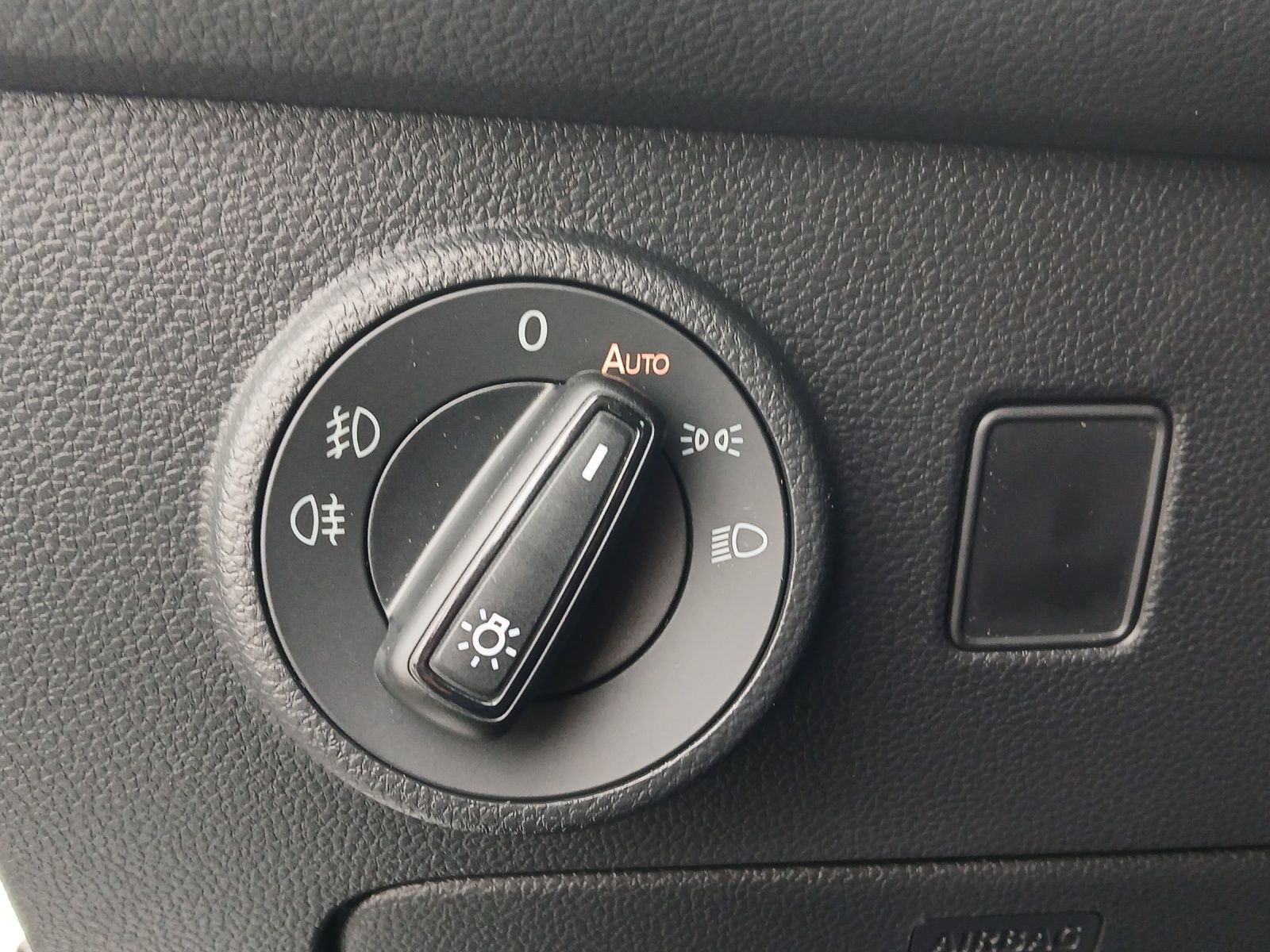 Fahrzeugabbildung SEAT Ateca 2.0 TDI Road Edition DSG ACC Kamera