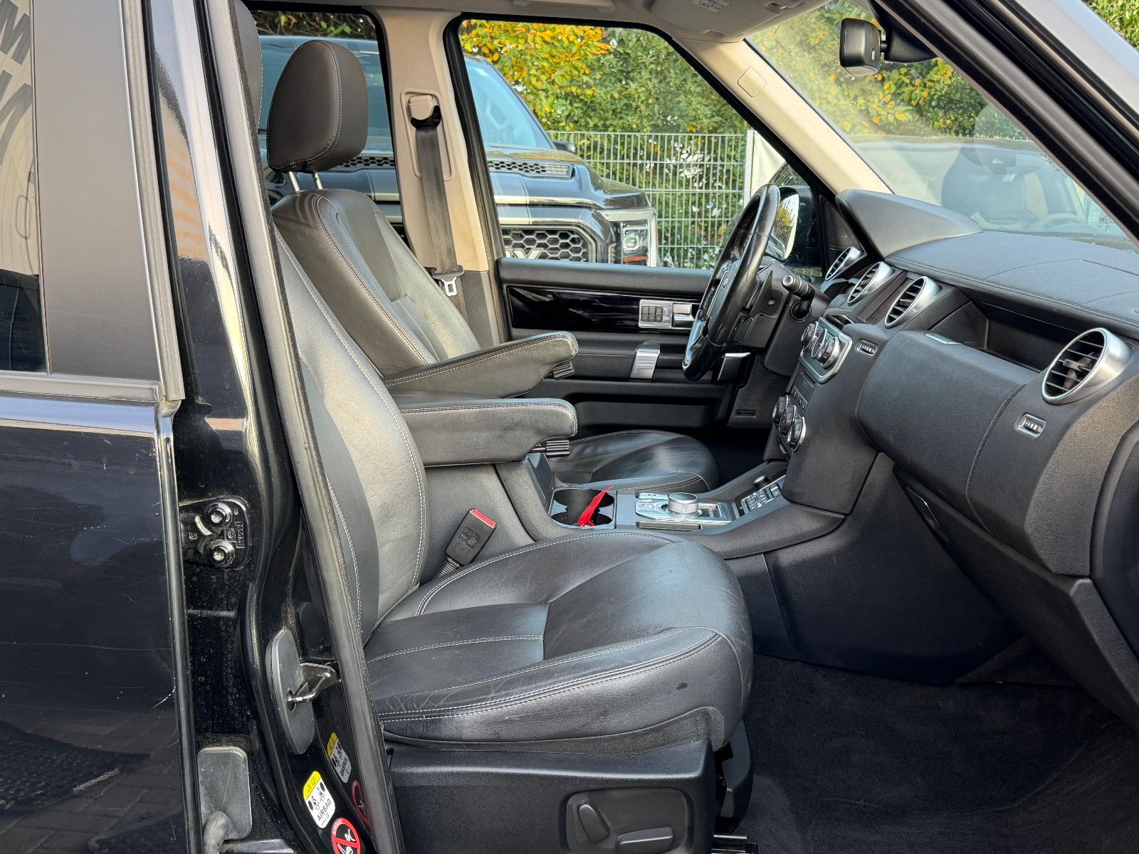 Fahrzeugabbildung Land Rover Discovery 4 SDV6 HSE/1-HAND/DEUTSCH/VOLL/PANO/LE