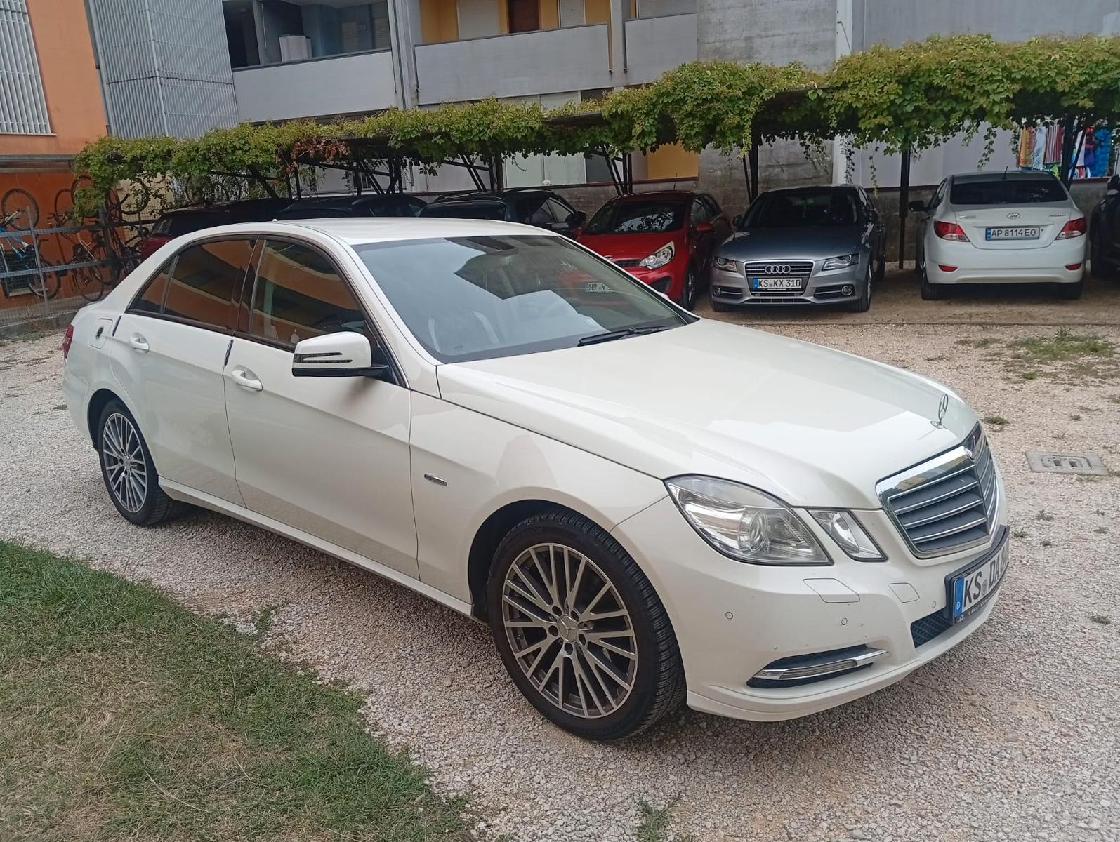 Mercedes-Benz E 220 CDI BlueEFFICIENCY Standard