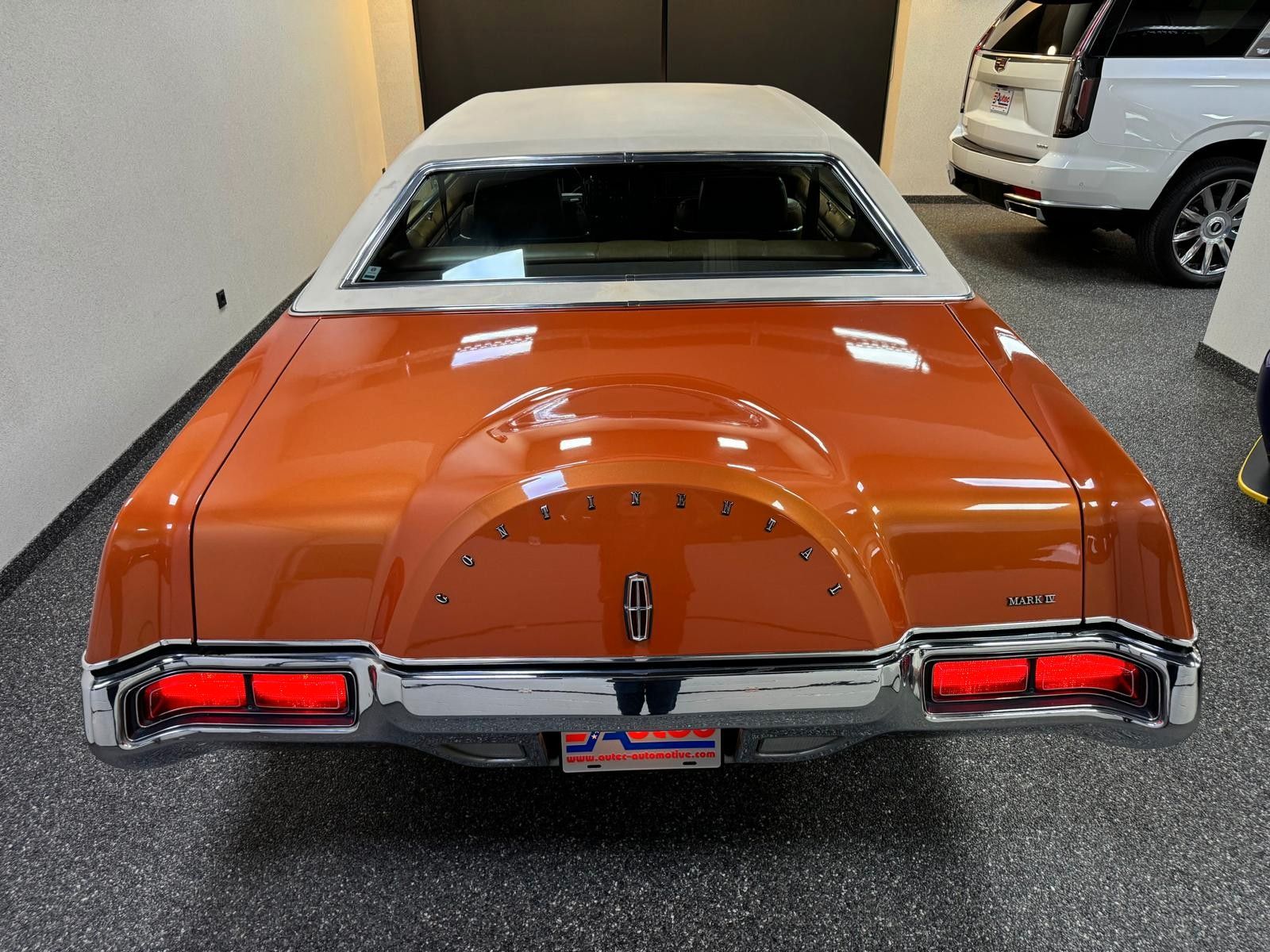 Fahrzeugabbildung Lincoln Continental MARK IV COUPE