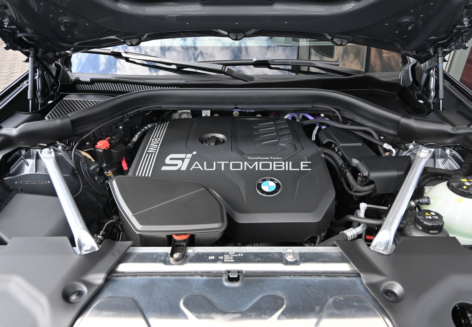 Fahrzeugabbildung BMW X3 xDr20i °AHK°HUD°MEMO°SITZKLIMA°STANDHZG°360°