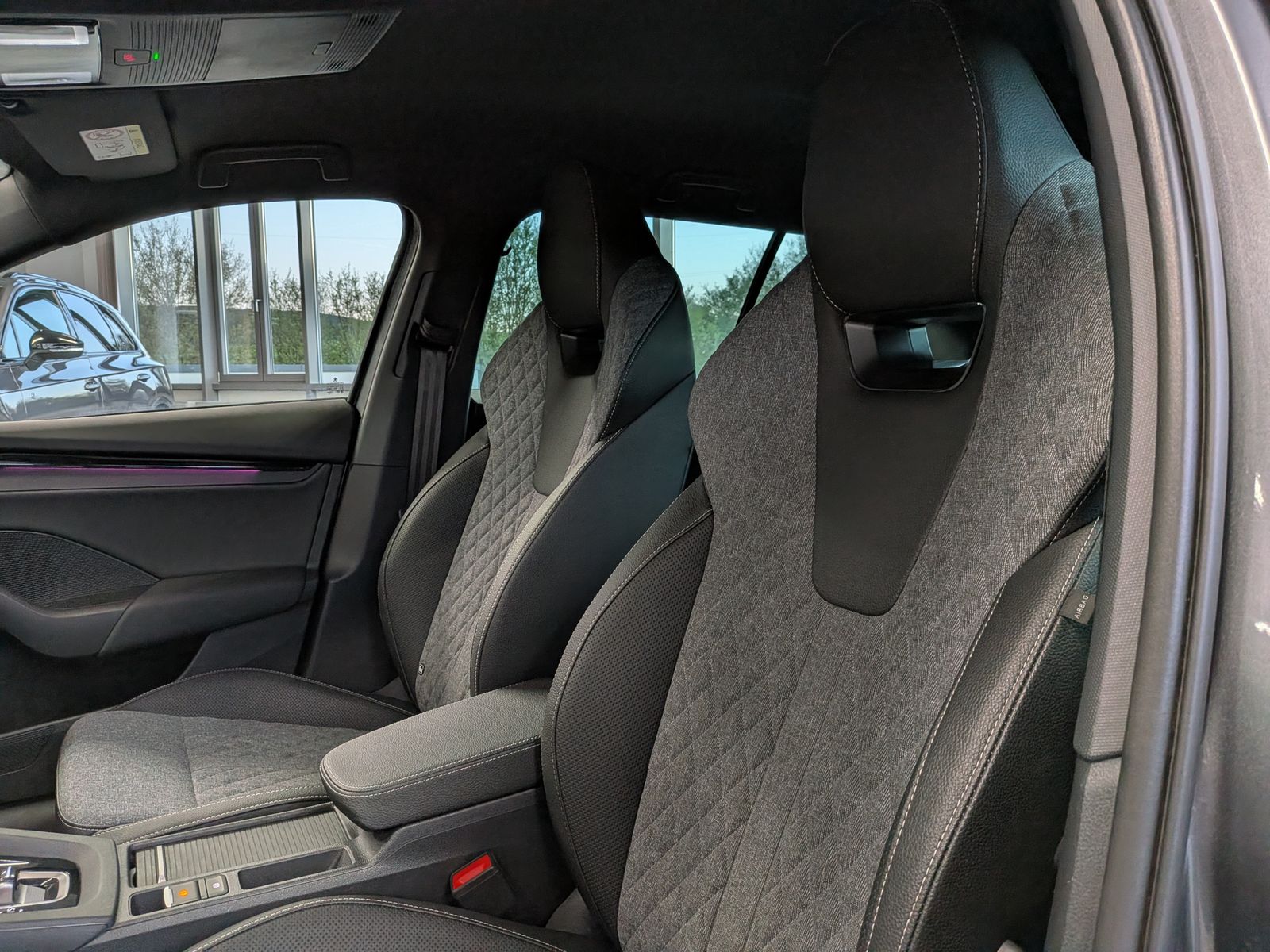 Fahrzeugabbildung SKODA Octavia 2.0 TDI DSG Sportline Matrix AHK 5J-Gara
