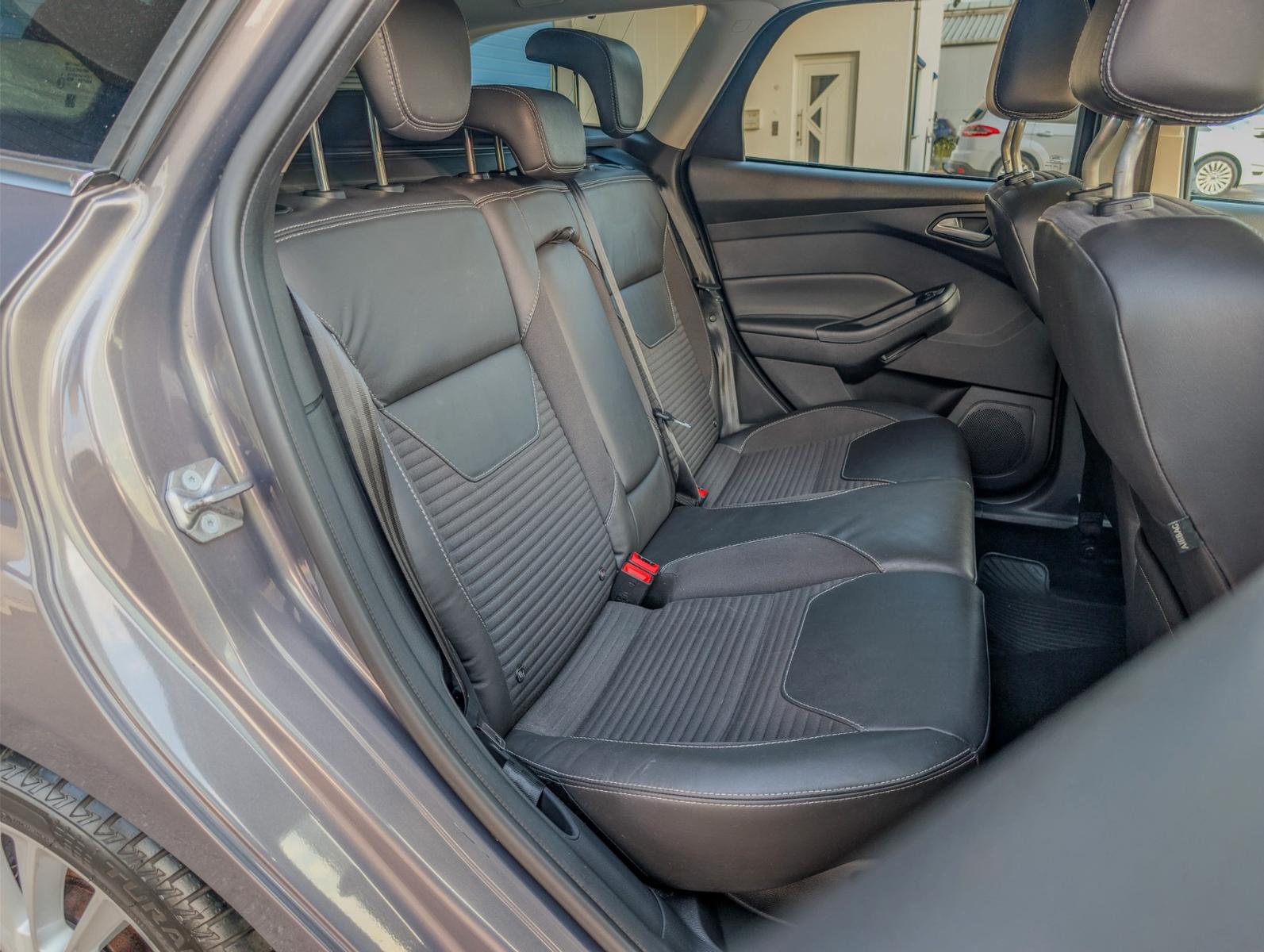 Ford Focus 2015 — photo 24