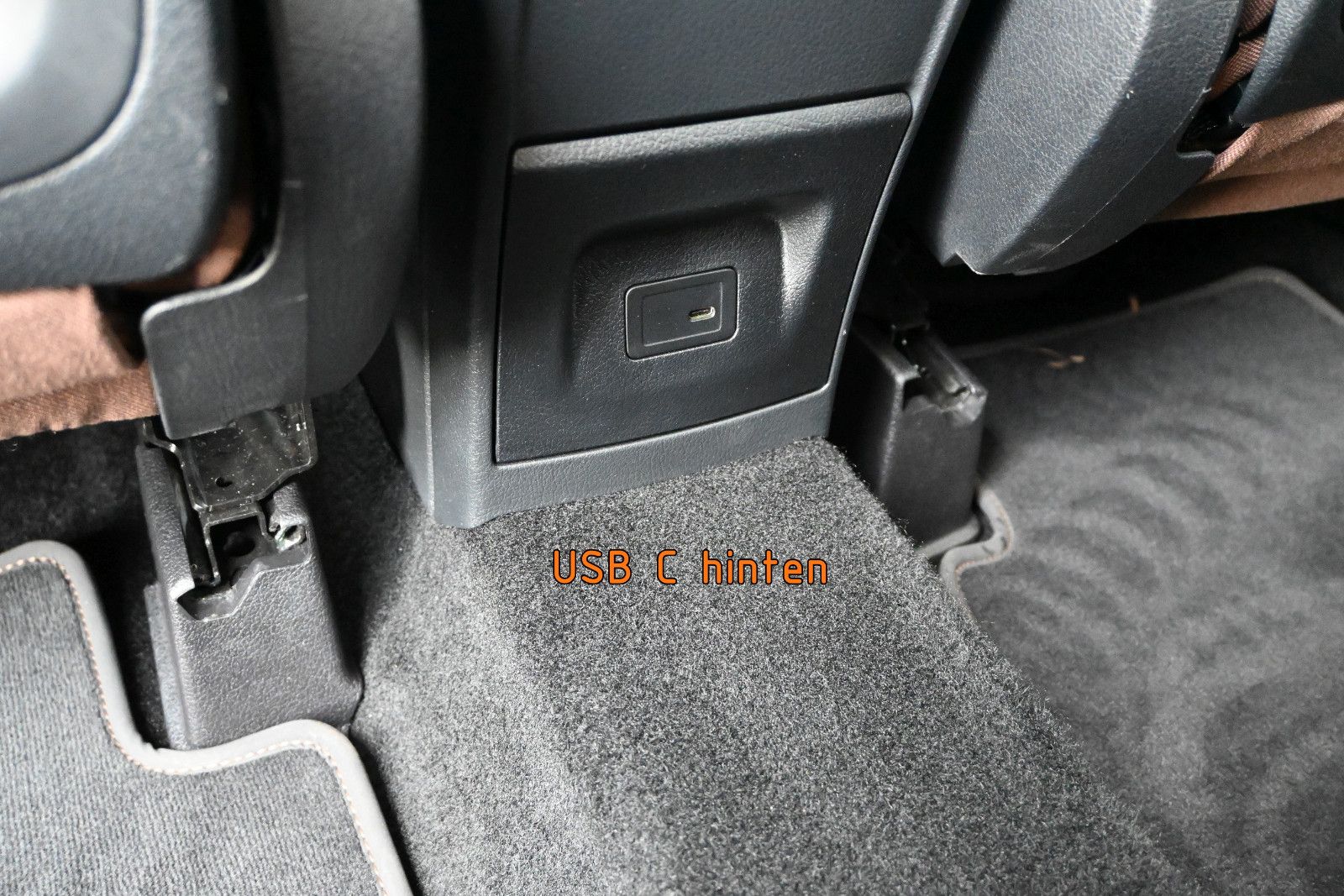 Fahrzeugabbildung Mercedes-Benz GLB 200 d Aut. Night Paket °AHK°STANDHEIZ°KAMERA