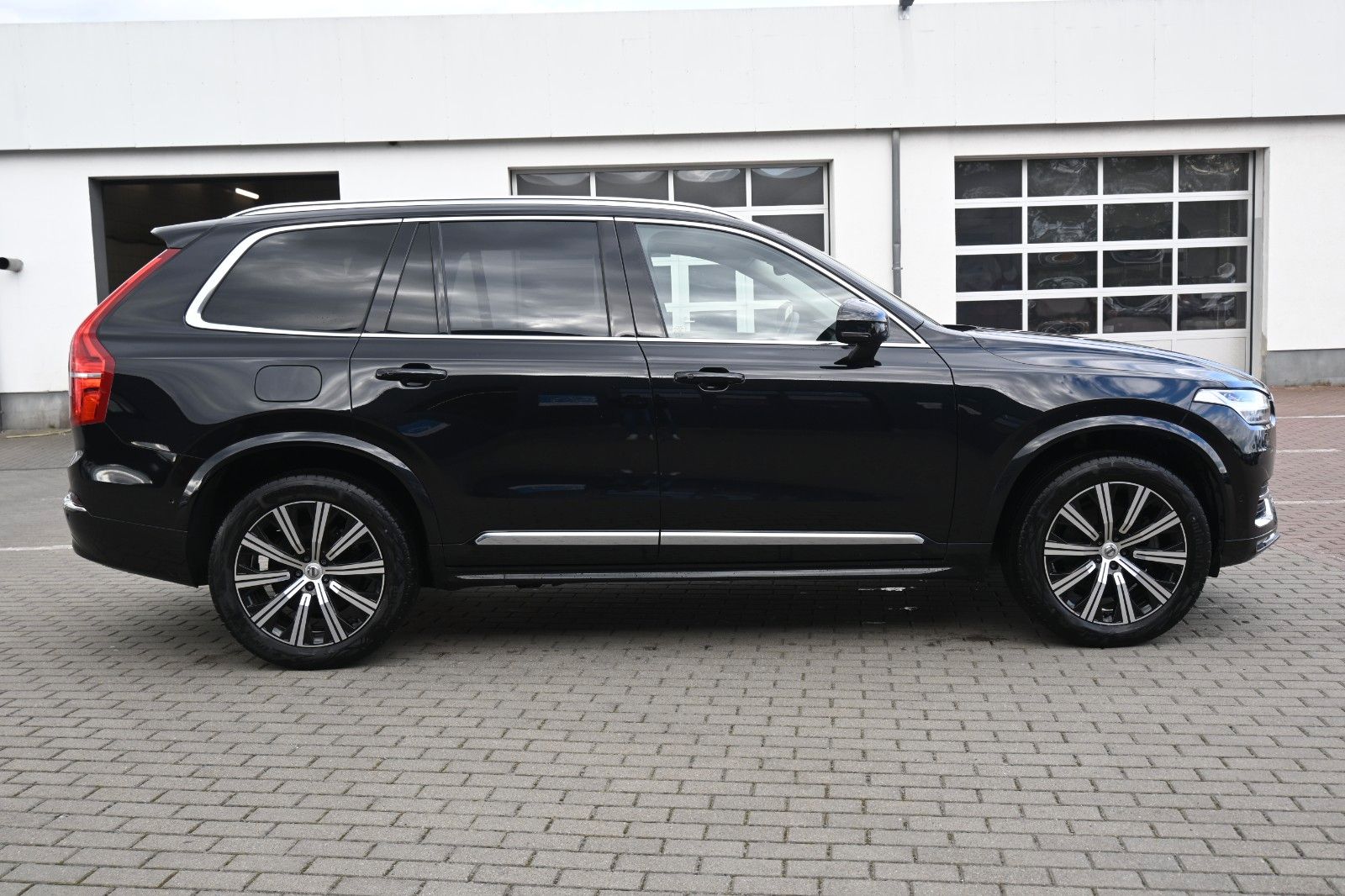 Fahrzeugabbildung Volvo XC90 B5 D AWD Bright*STDHZG*360°*ACC*AHK