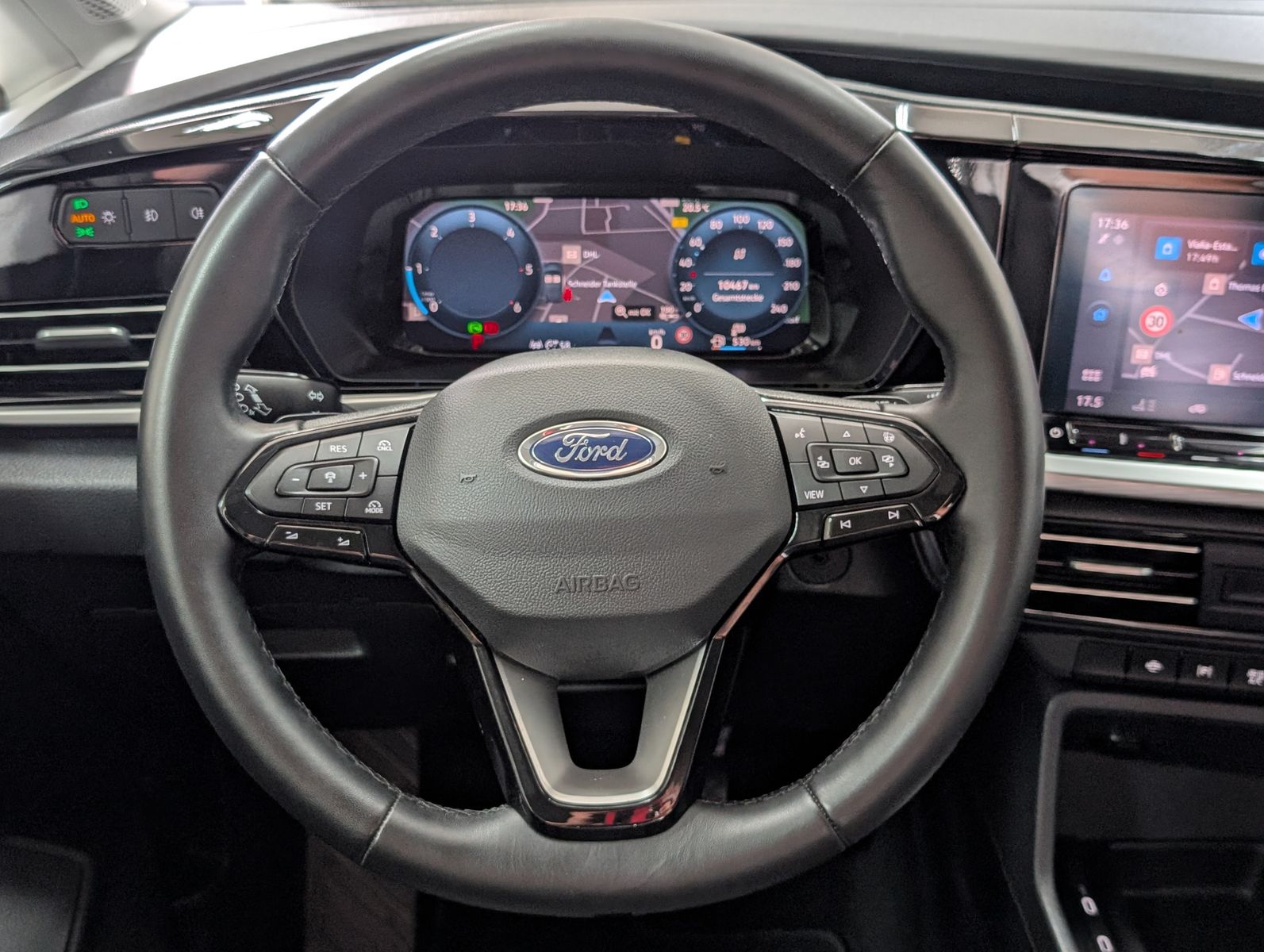 Fahrzeugabbildung Ford Tourneo Connect L2 Titanium 7-Sit Bi-LED Cam AHK