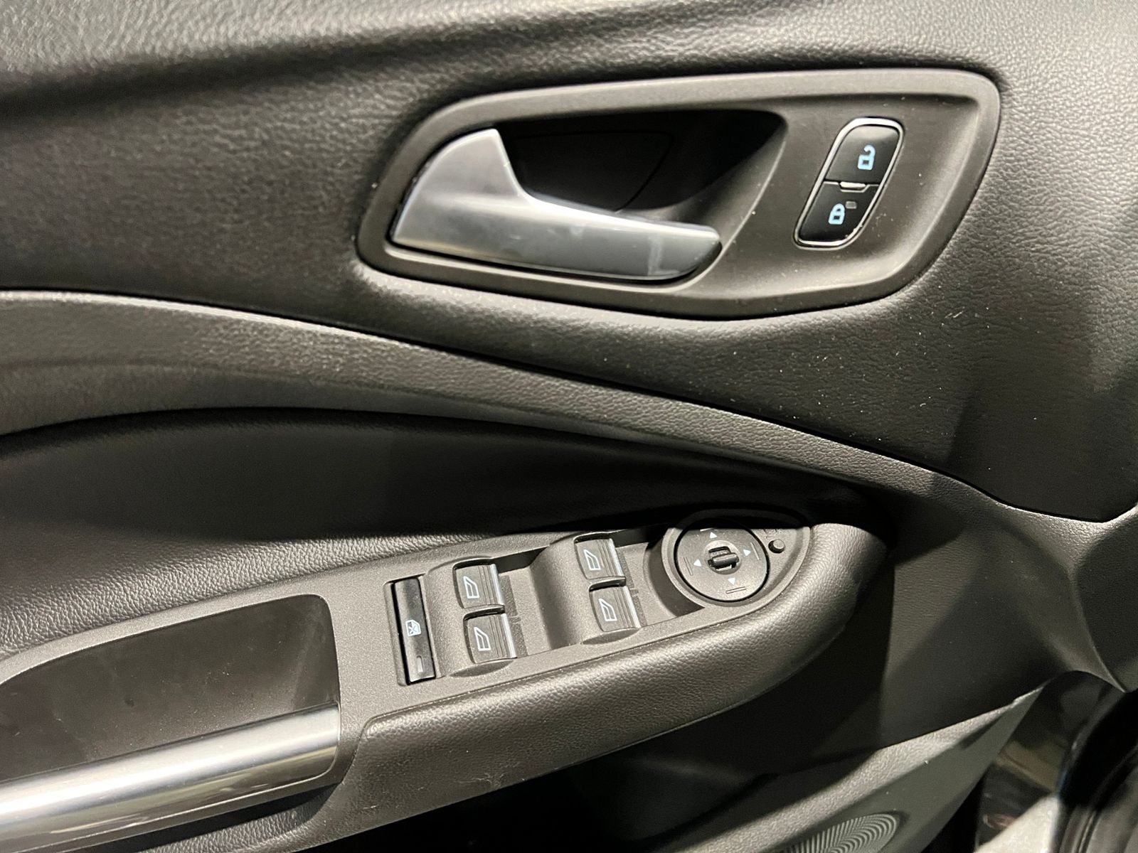 Fahrzeugabbildung Ford Kuga Cool & Connect AHK SHZ NAVI KLIMA