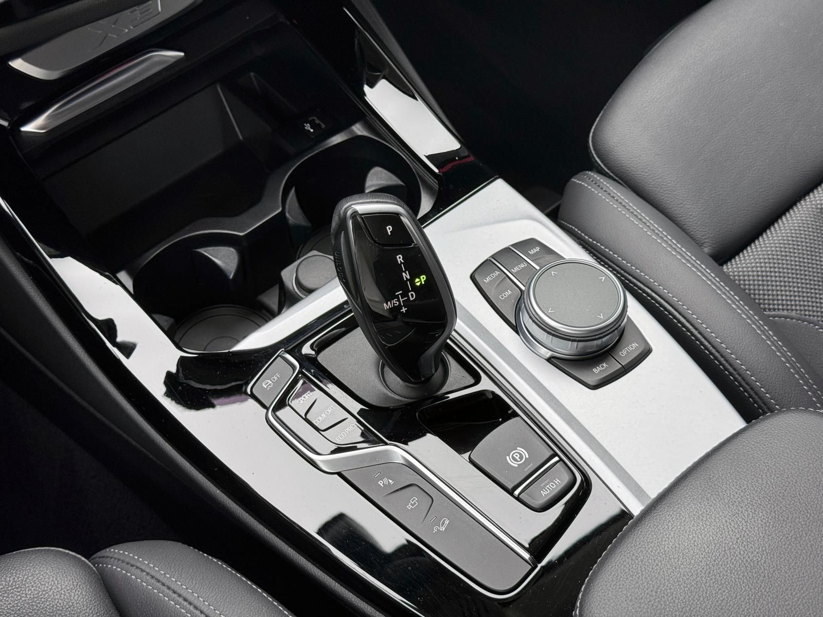 Fahrzeugabbildung BMW xDRIVE20i/ADVANTAGE/ACC/LED/LIVECP/HUD/KEYL/360°