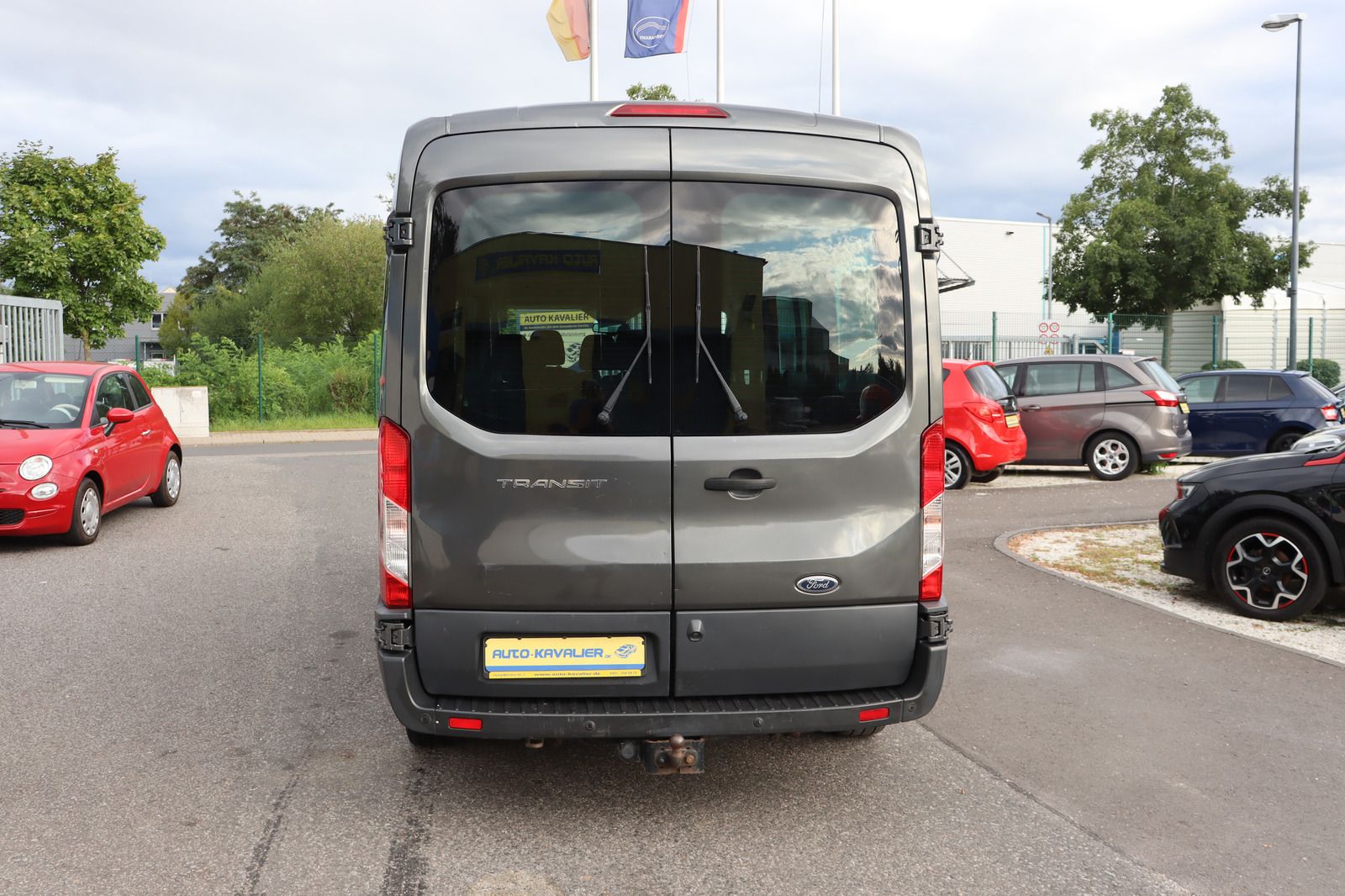 Fahrzeugabbildung Ford Transit 9-Sitzer * Rückfahrk. * Anhängerk.