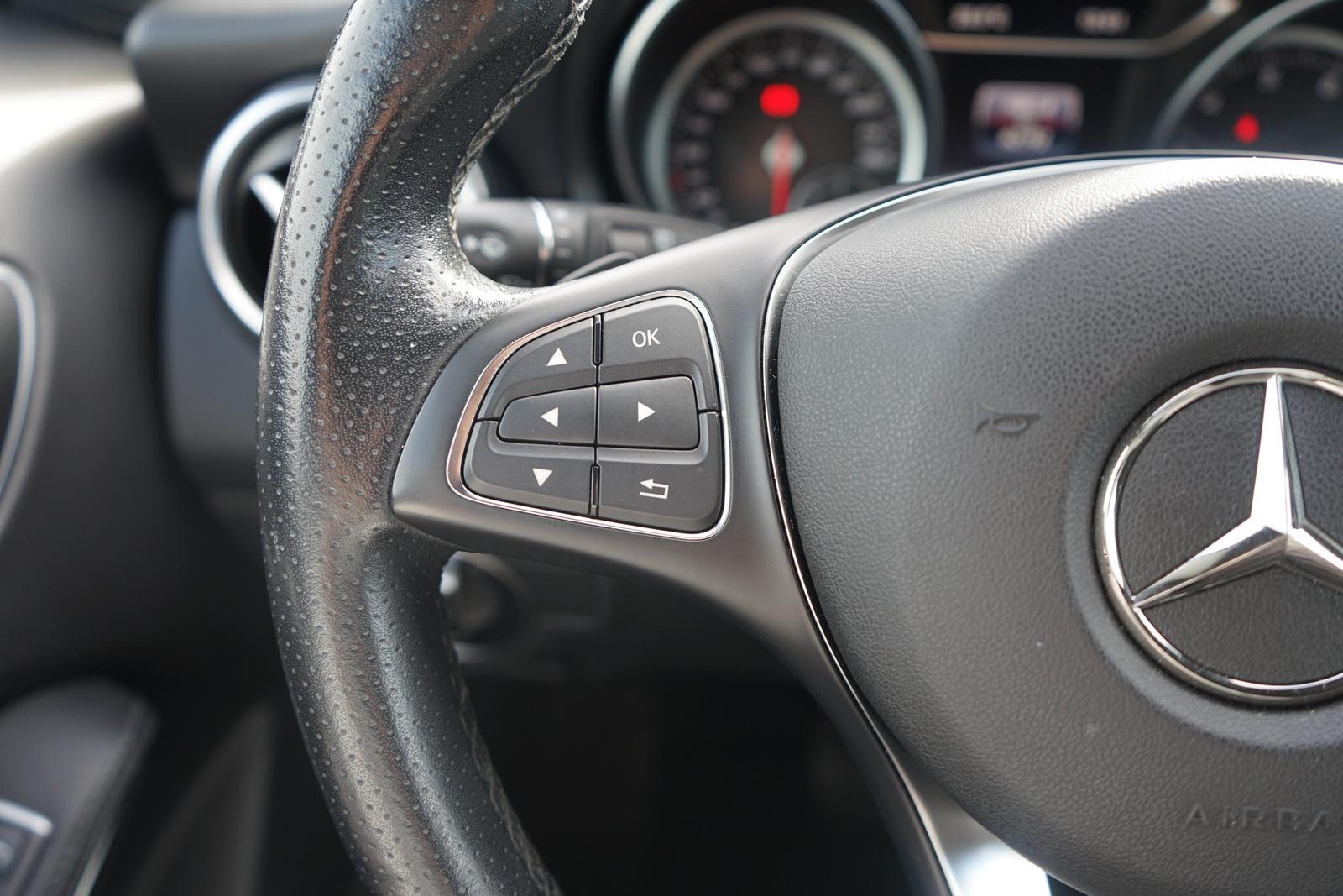 Mercedes-Benz GLA 200 Style LED Navi Sitzheizung Teilleder AHK