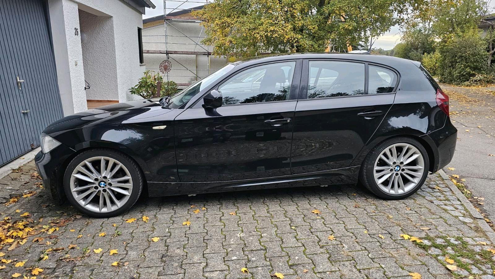 BMW 120 2011 — rear view