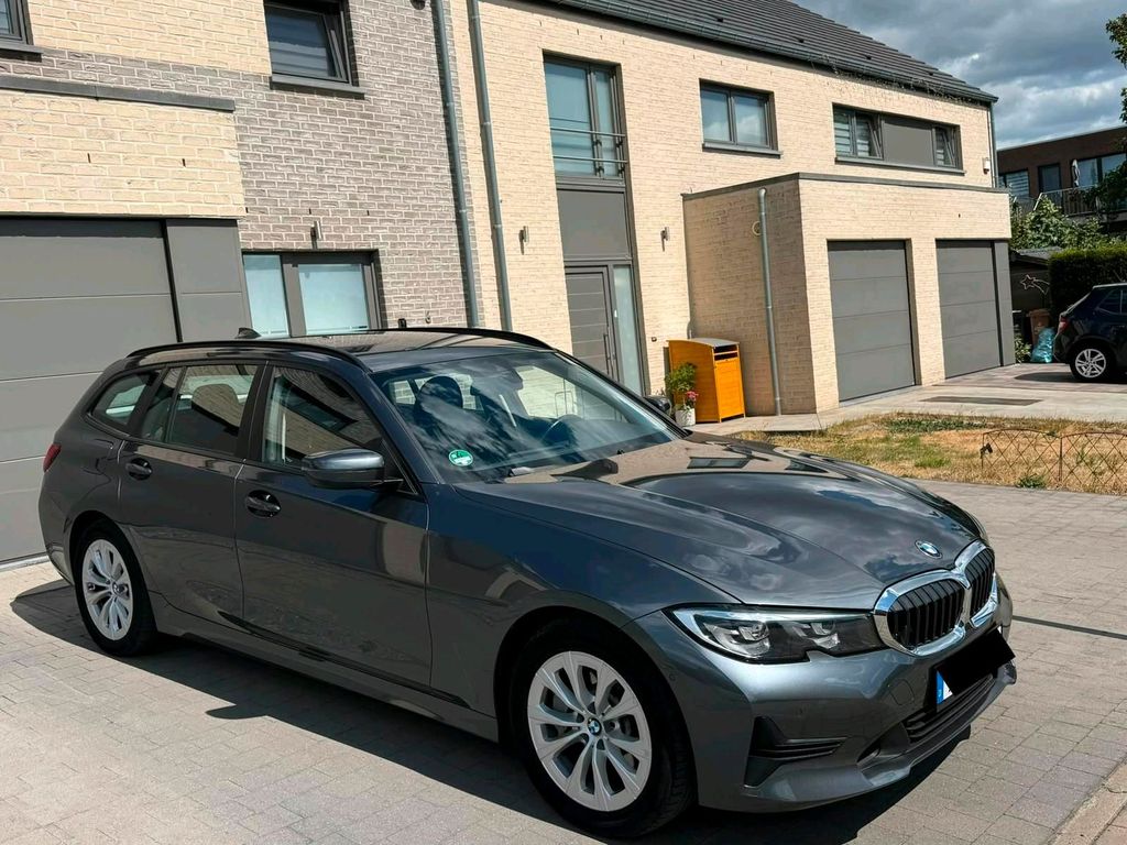 Image of BMW 330