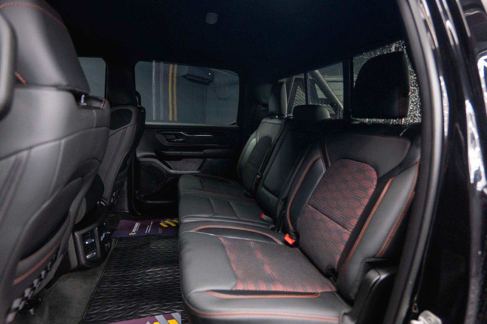 Fahrzeugabbildung Dodge RAM 5.7 V8 HEMI 4x4 Built to Serve AXLE LOCK 19%