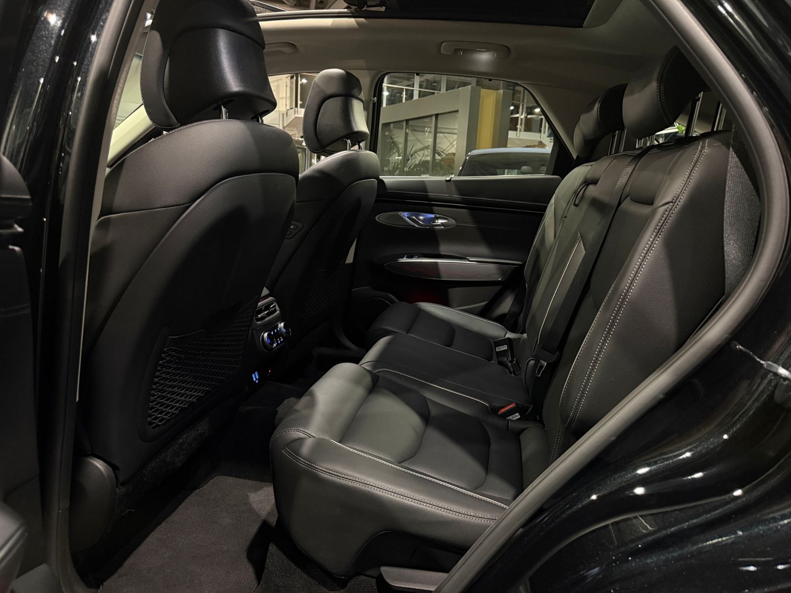 Fahrzeugabbildung Genesis GV70 Luxury 4WD PANO 360° HUD LED