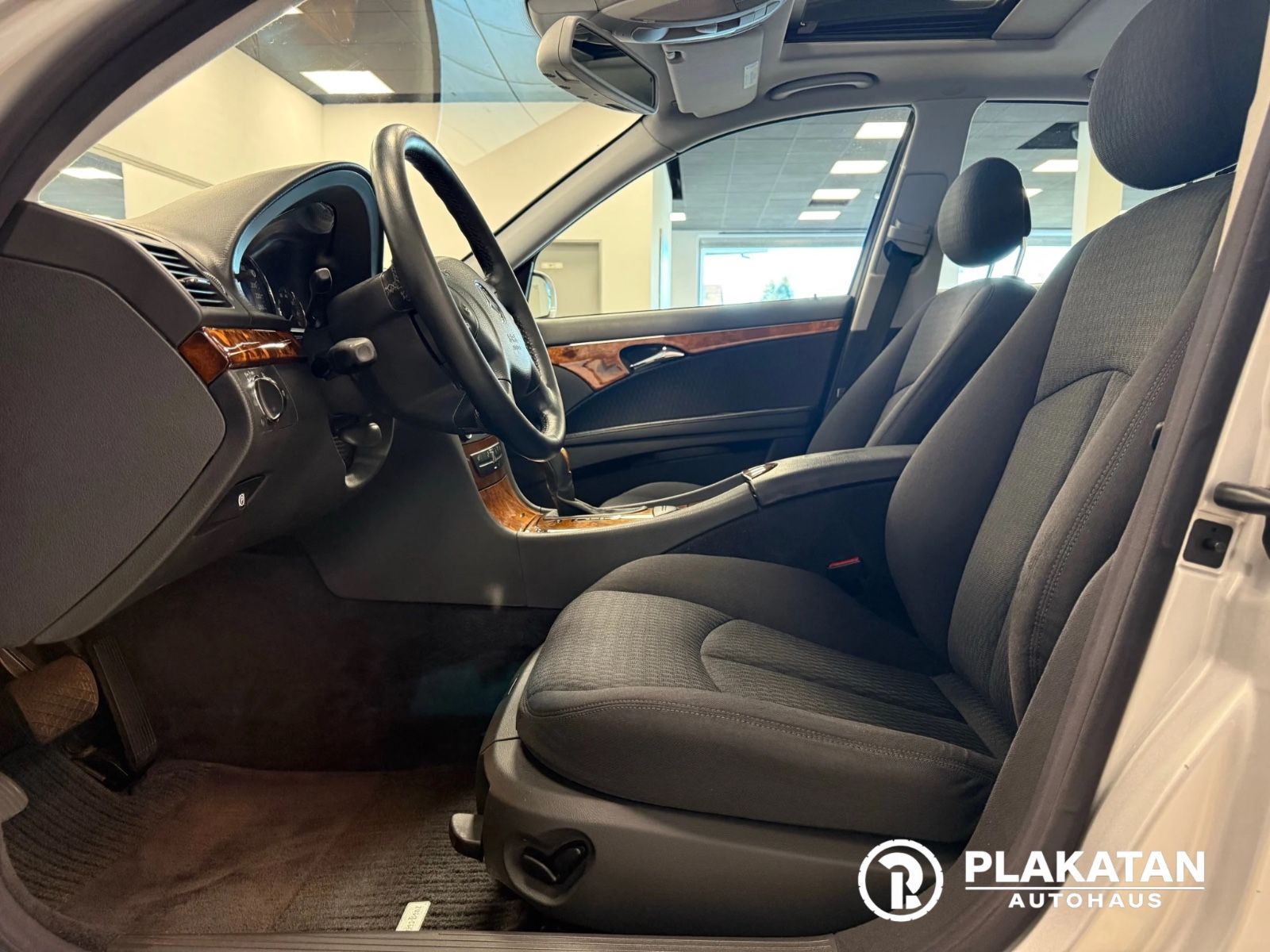 Fahrzeugabbildung Mercedes-Benz E 240 ELEGANCE, TÜV Neu, 2 Hand