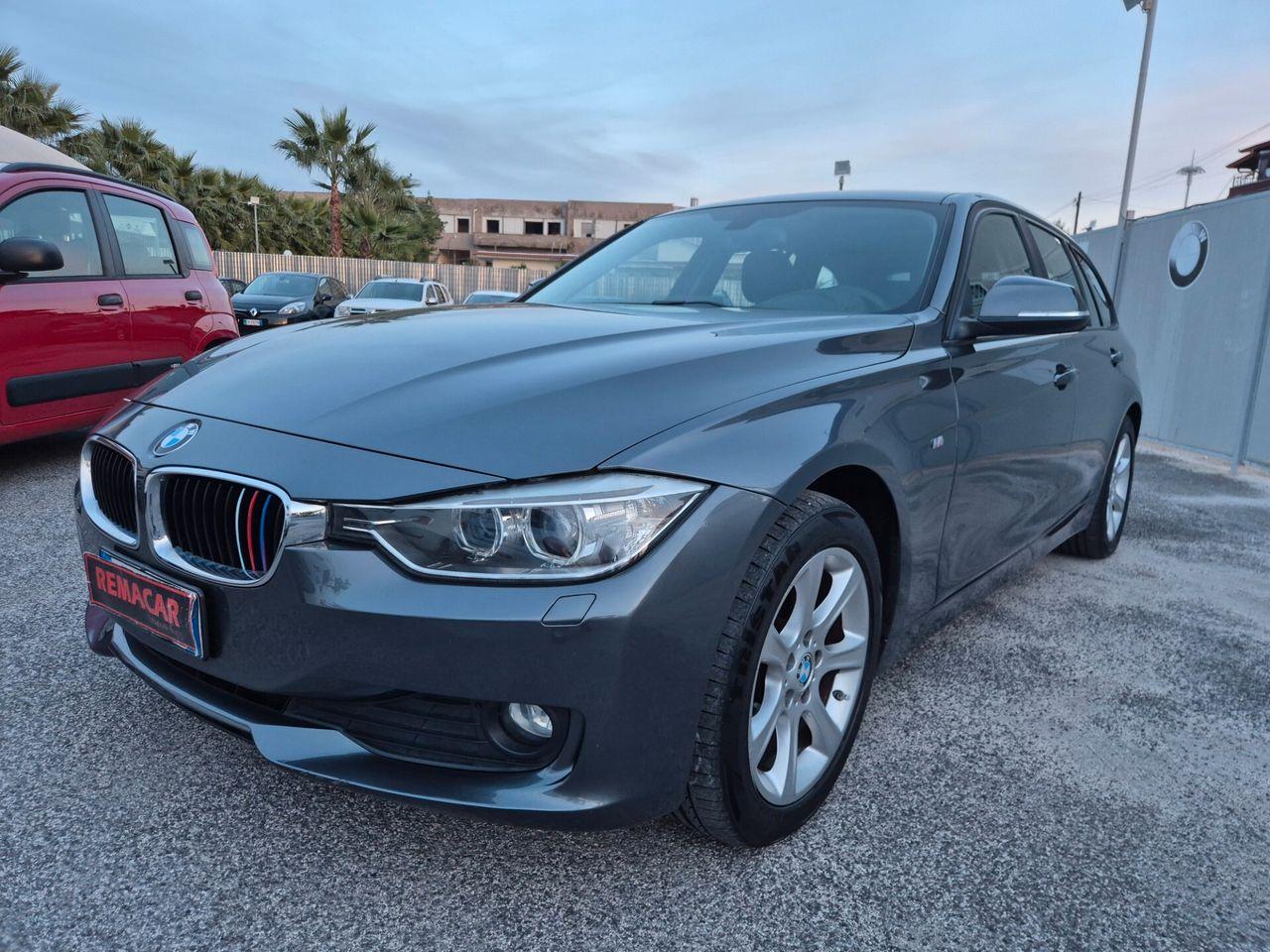 BMW 320 2014 — салон