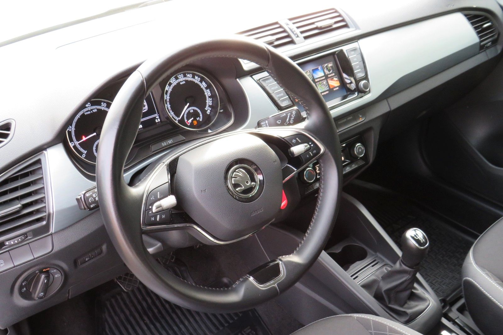 Fahrzeugabbildung SKODA Fabia Combi Ambition APP-CONNECT GRA PDC SITZH.1