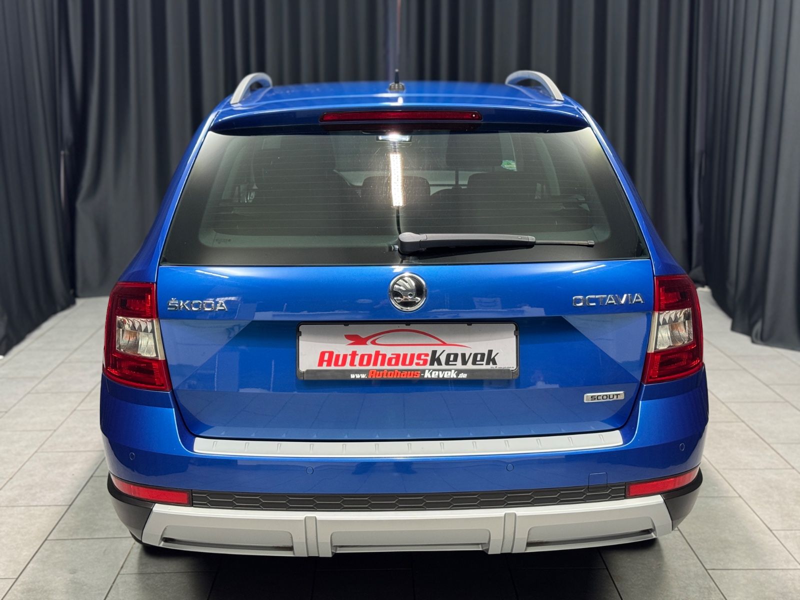 Fahrzeugabbildung SKODA Octavia Combi Scout 4x4|NAVI|XENON|CANTON|