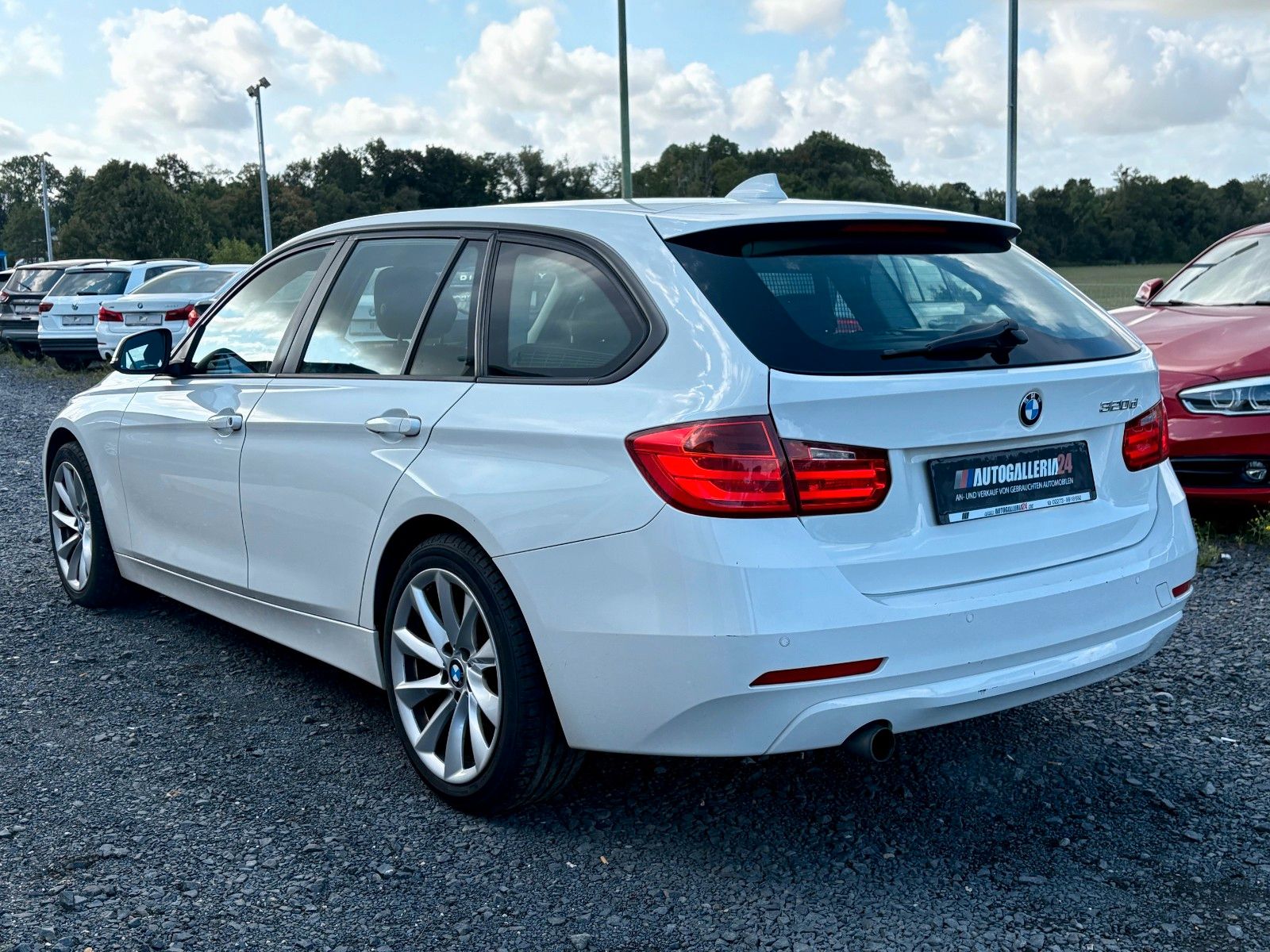 Fahrzeugabbildung BMW 320d Tour. Navi PDC 18"LMR 1.HAND Klimaautomatik