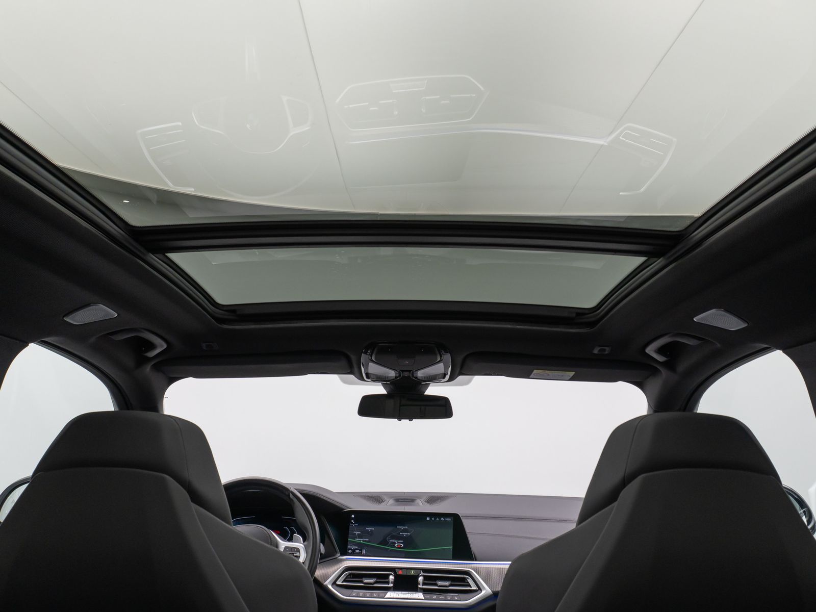Fahrzeugabbildung BMW X5 xD30d M Sport Panorama Laser 360°HUD DAB B&W