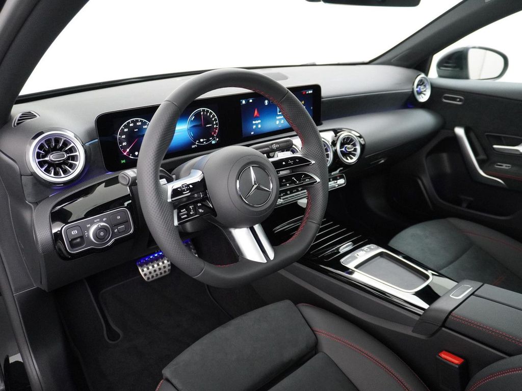 Mercedes-Benz A 250 e Star Edition AMG Line | Panorama - Schie