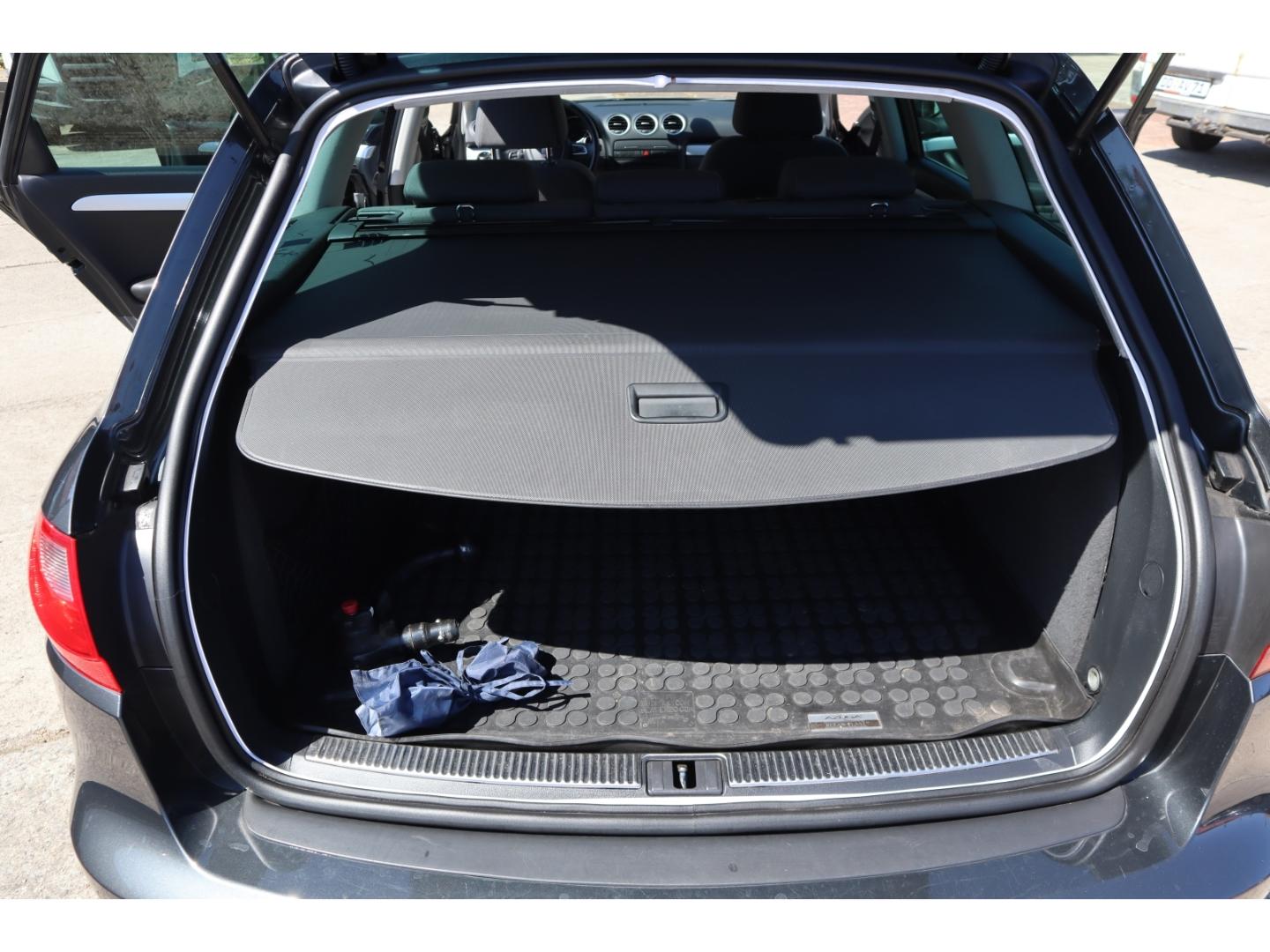 Seat Exeo 2012 — photo 12