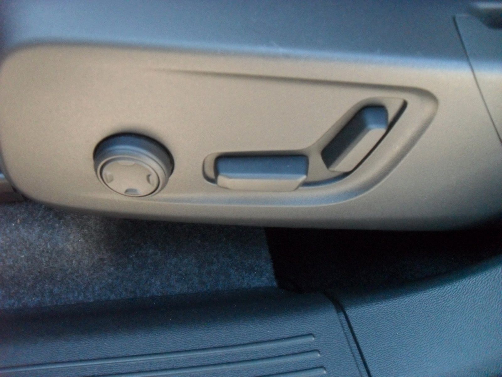 Fahrzeugabbildung Volvo XC 40 B3 Plus Dark | Standheizung | 360°