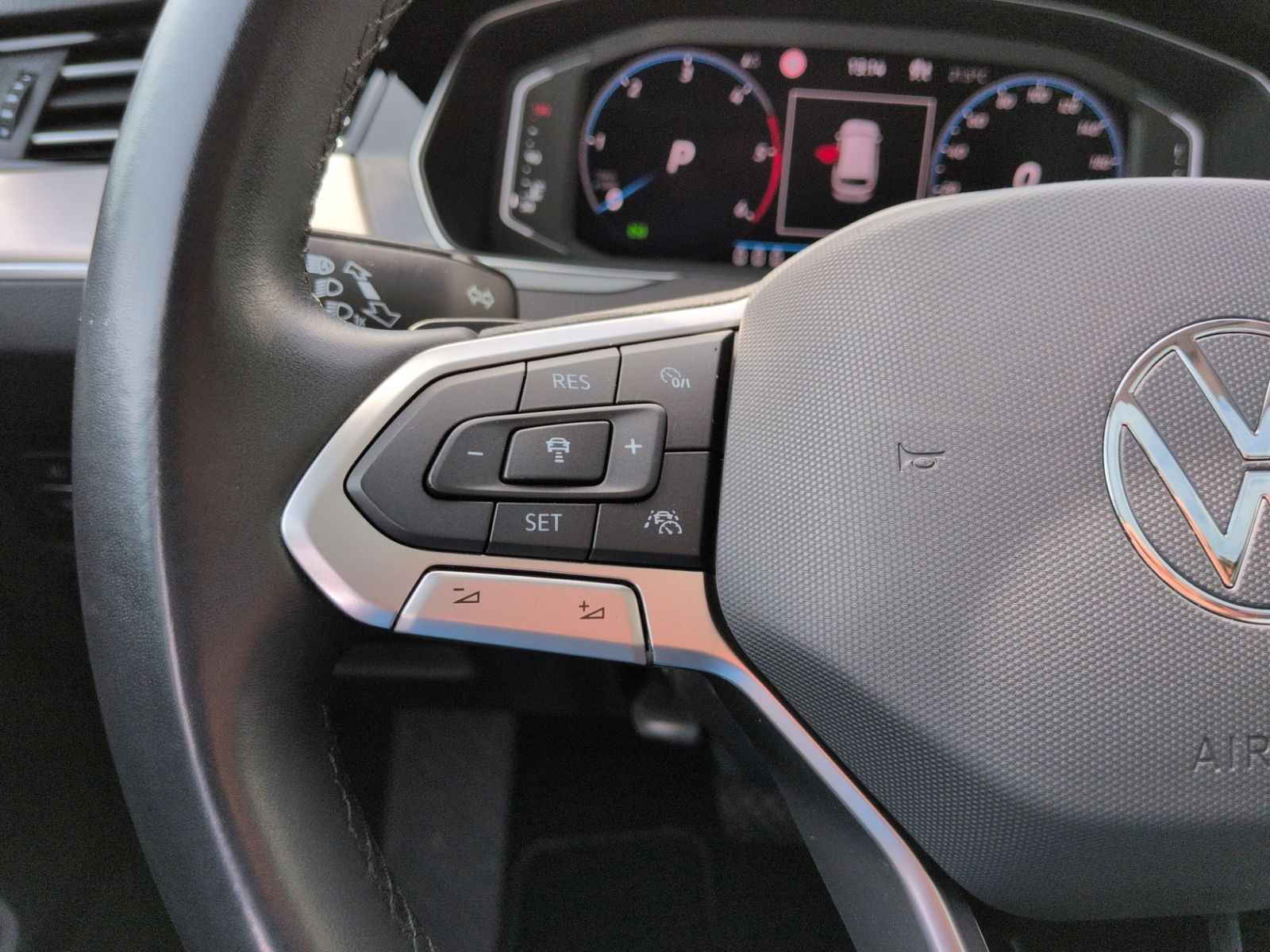 Passat Variant 2.0 TDI DSG 4-Motion R-Line LEDER