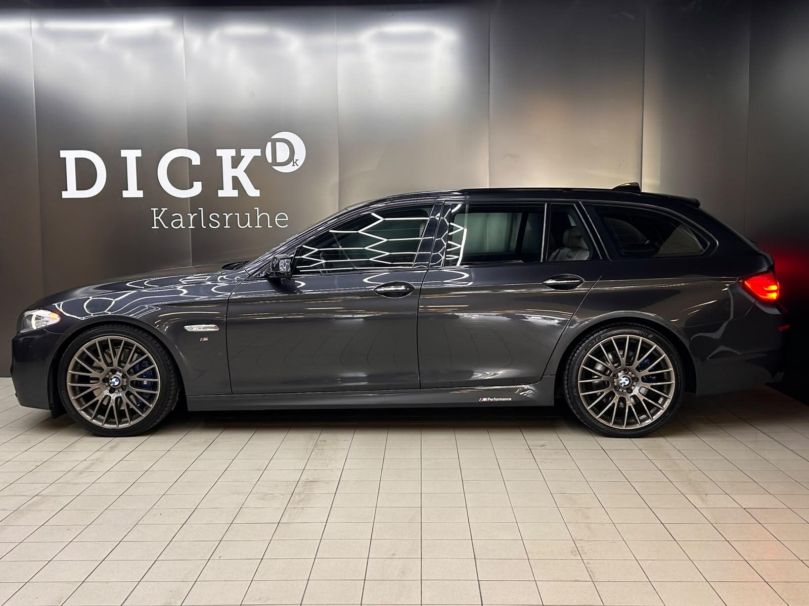 BMW 550i Touring | 408 ch | BVA | Affichage tête haute | Chauffage auxiliaire | Sièges chauffants avant/arrière | Soft Close | Attelage fixe