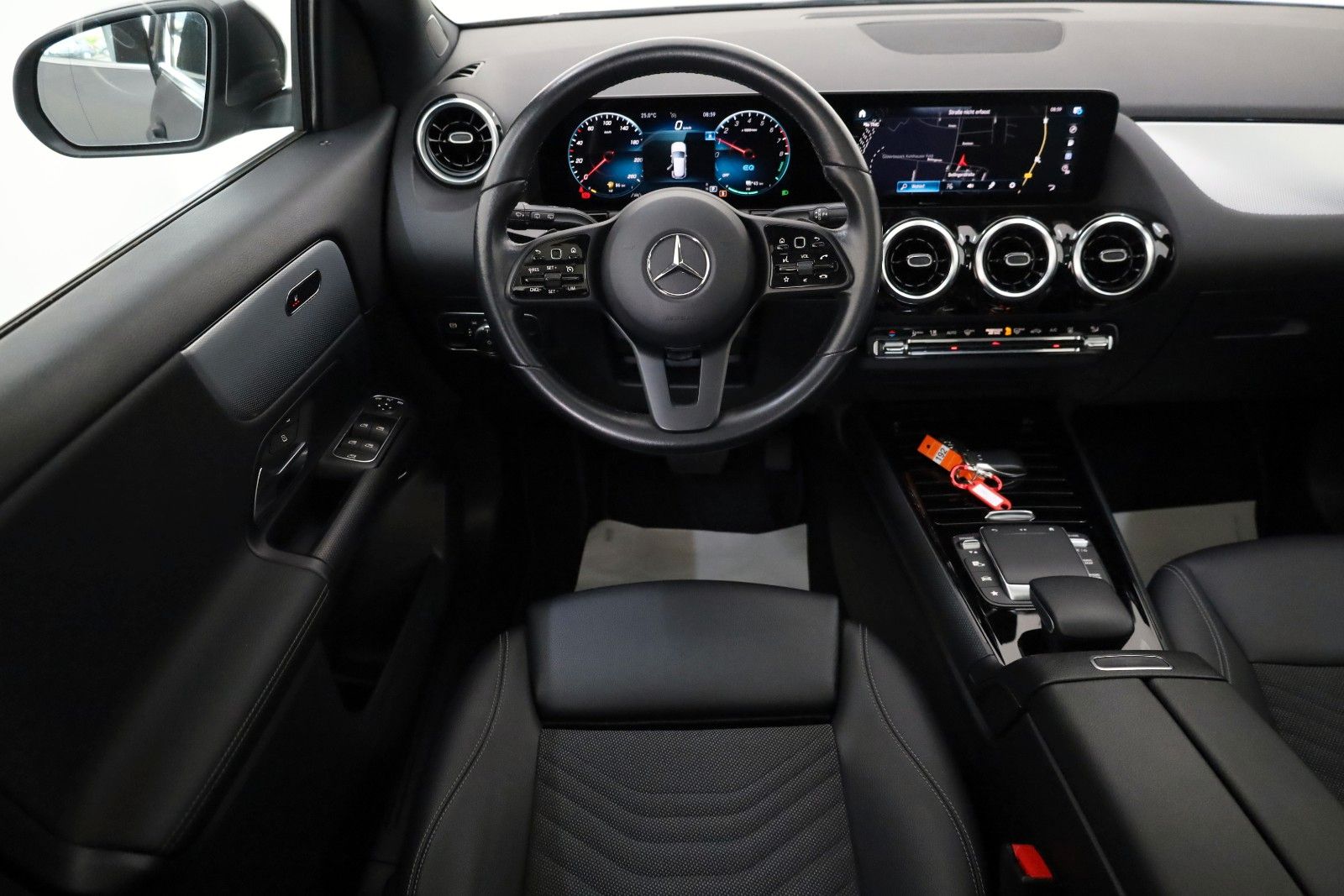 Fahrzeugabbildung Mercedes-Benz GLA 250 e, Style,T.Leder,Navi,LED,SH,Kamera,Pano