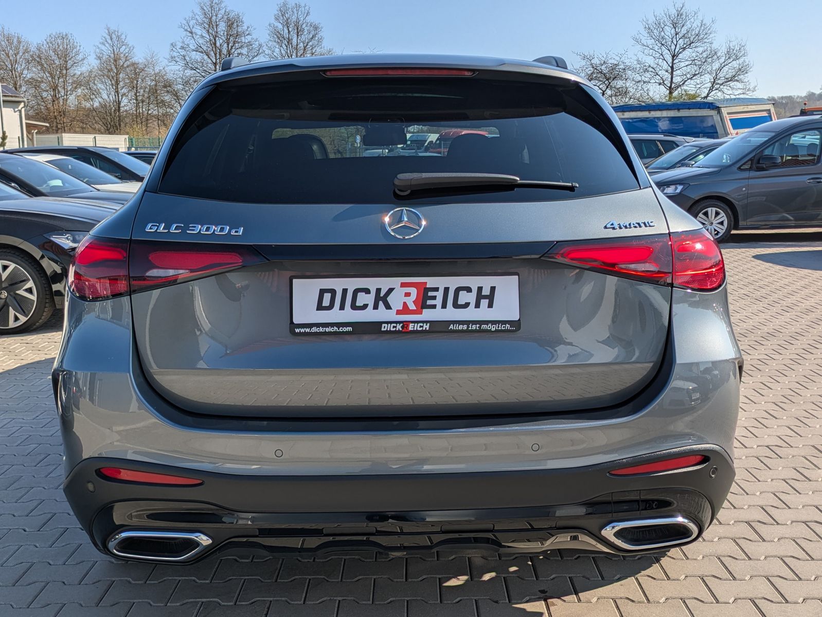 Fahrzeugabbildung Mercedes-Benz GLC 300 d 4M AMG PANO*DIGITAL-LIGHT*ACC*AHK*20"