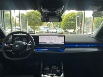 Bild 15 BMW 550 550e xDrive LED Pano Live Cockpit Prof. ACC H&K