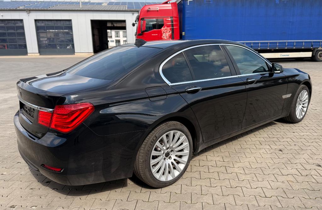 BMW 730