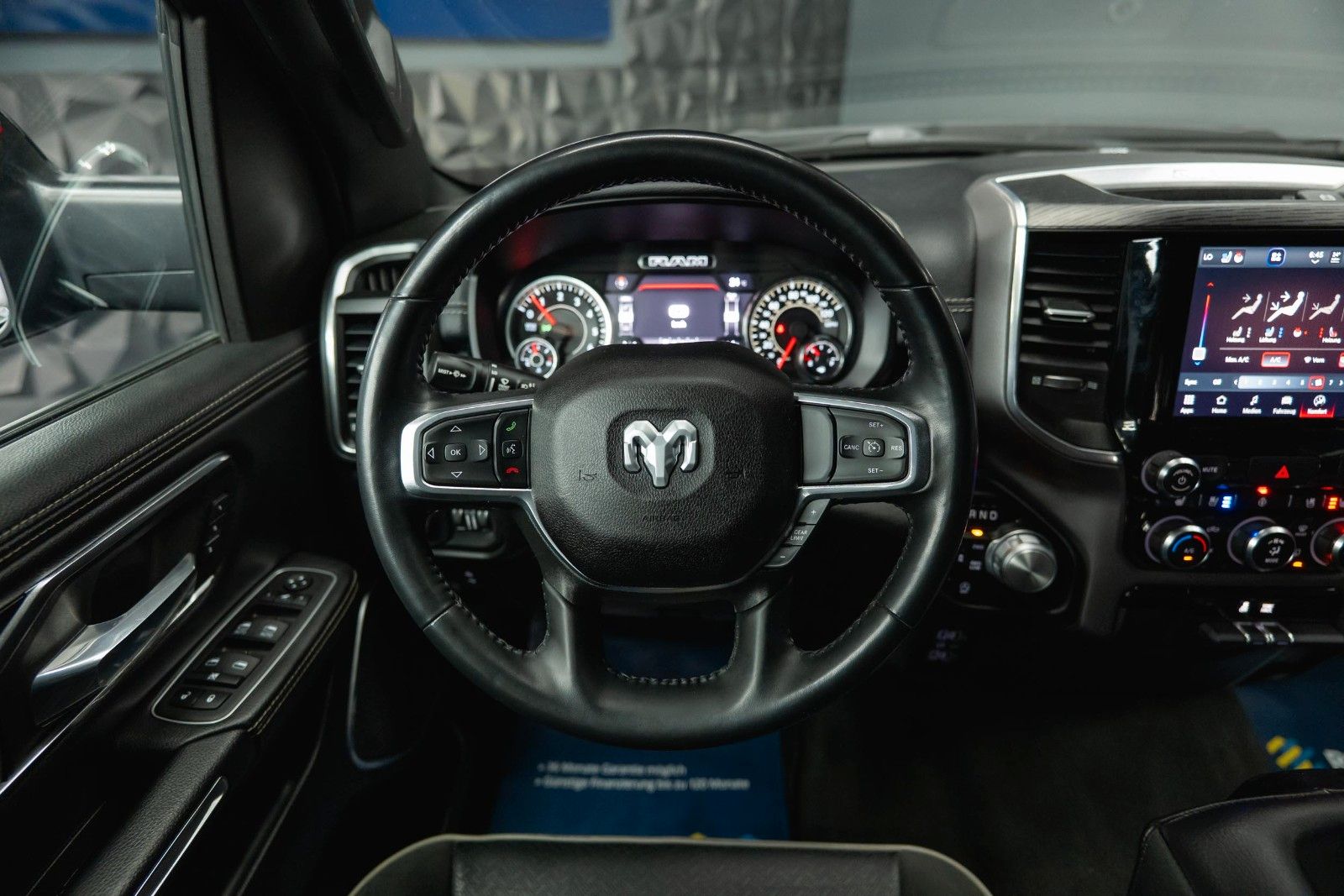 Fahrzeugabbildung Dodge RAM 5.7 V8 HEMI 4x4 LARAMIE Offroad Night LED
