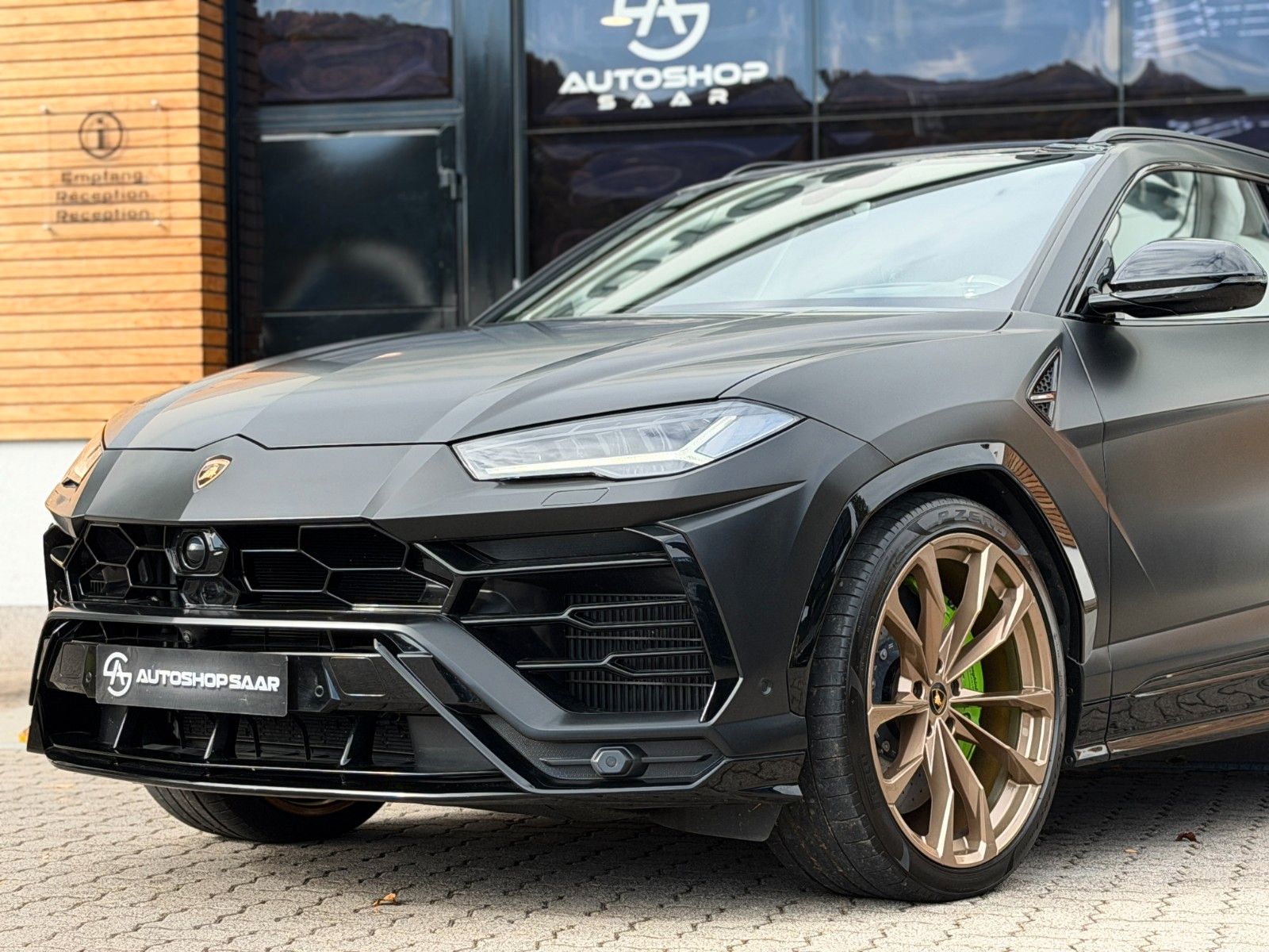 LAMBORGHINI Urus Urus 4.0 V8 Autom. MwSt/23-Zoll/B&amp;O/360°/PANO – Ansicht 4