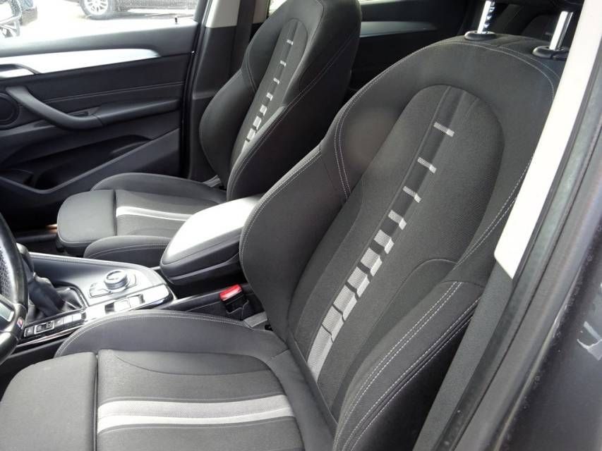 Fahrzeugabbildung BMW X1 xDrive 20d  Allrad Automatik Sport Line AHK