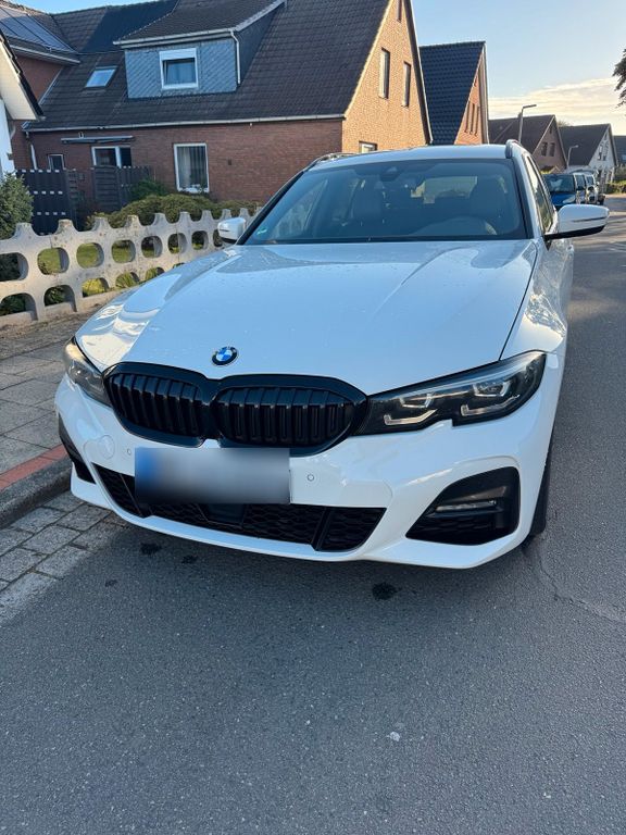 Image of BMW 320