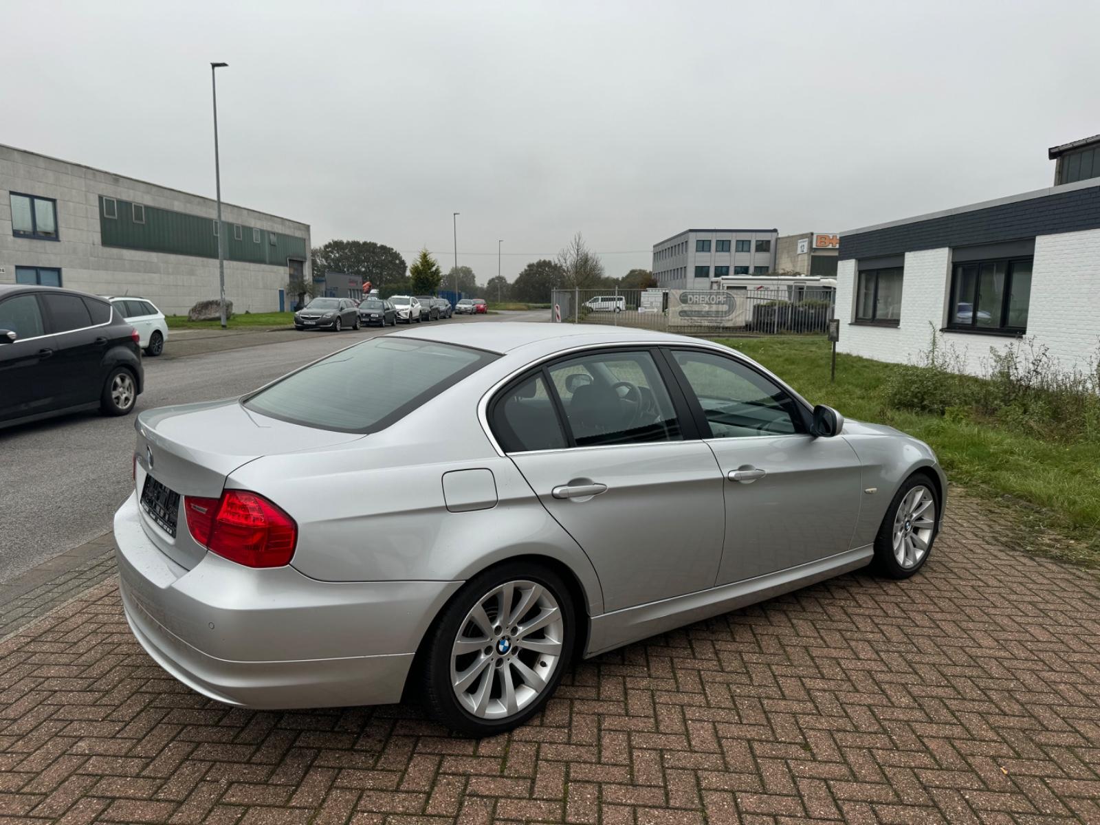 BMW 320 BMW Klima LED PDC Sportfahrwerk Euro 5