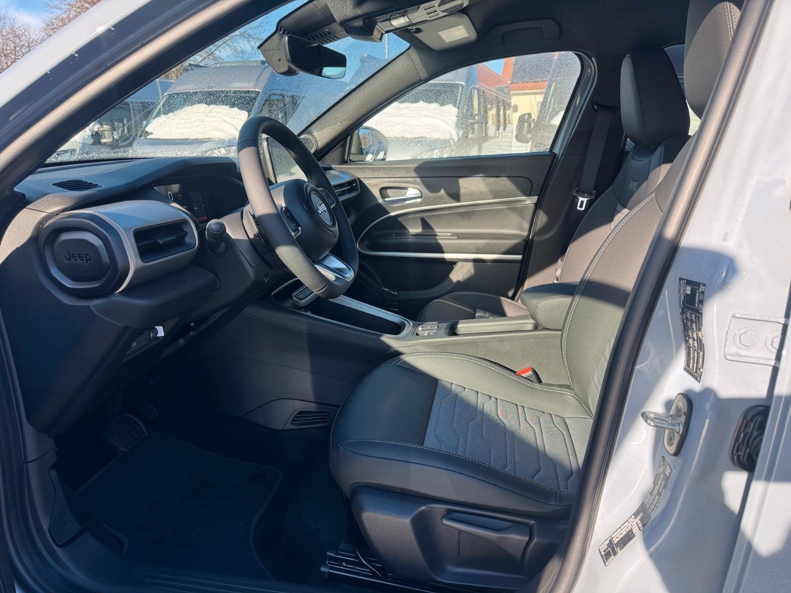 Fahrzeugabbildung Jeep Avenger Sitzheizung LED PDC adap. Tempomat