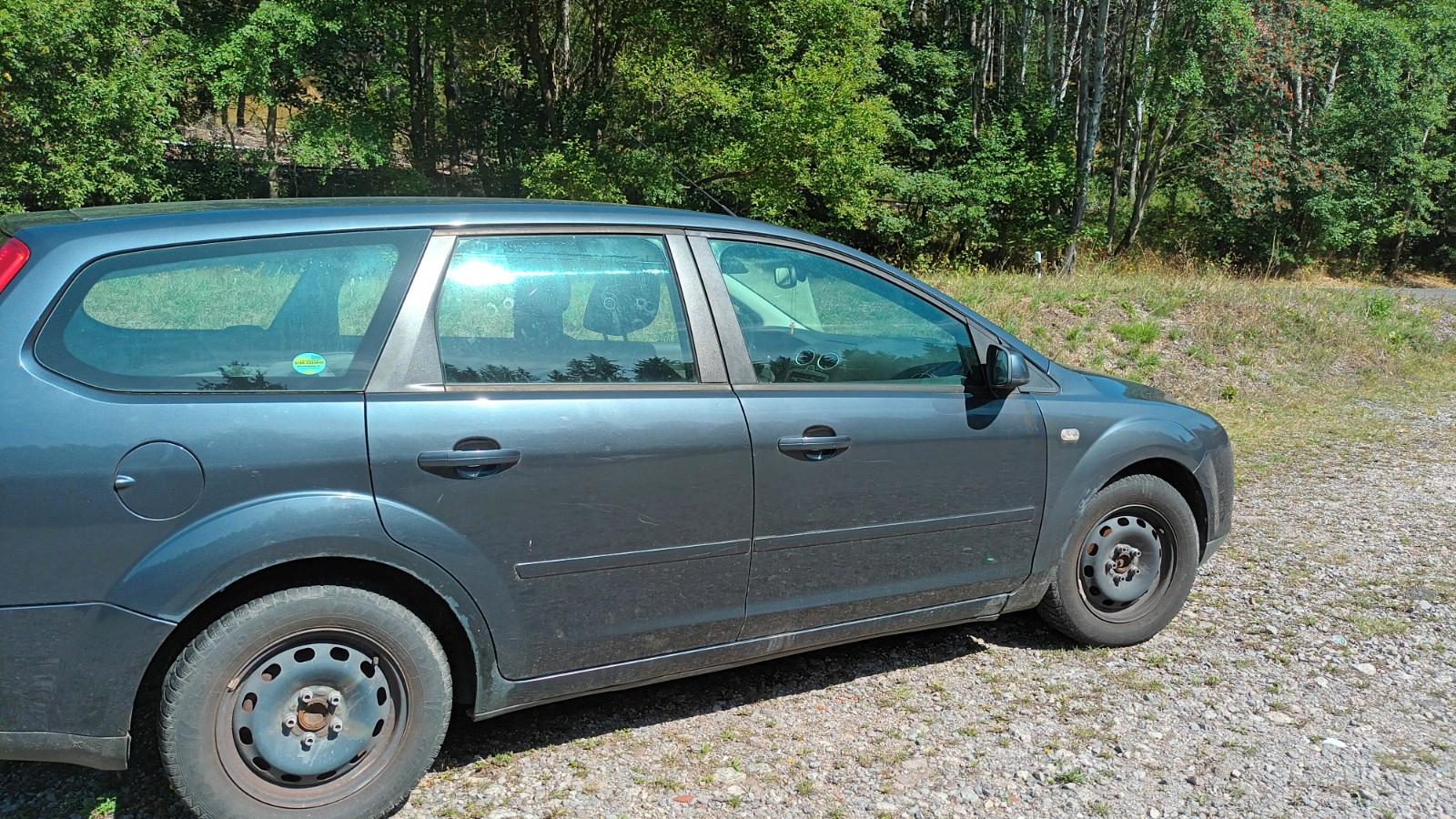 Ford Focus 2006 — rear view